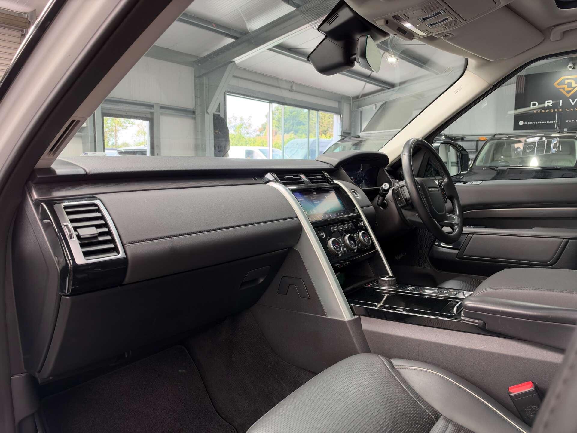 Land Rover Discovery view 22