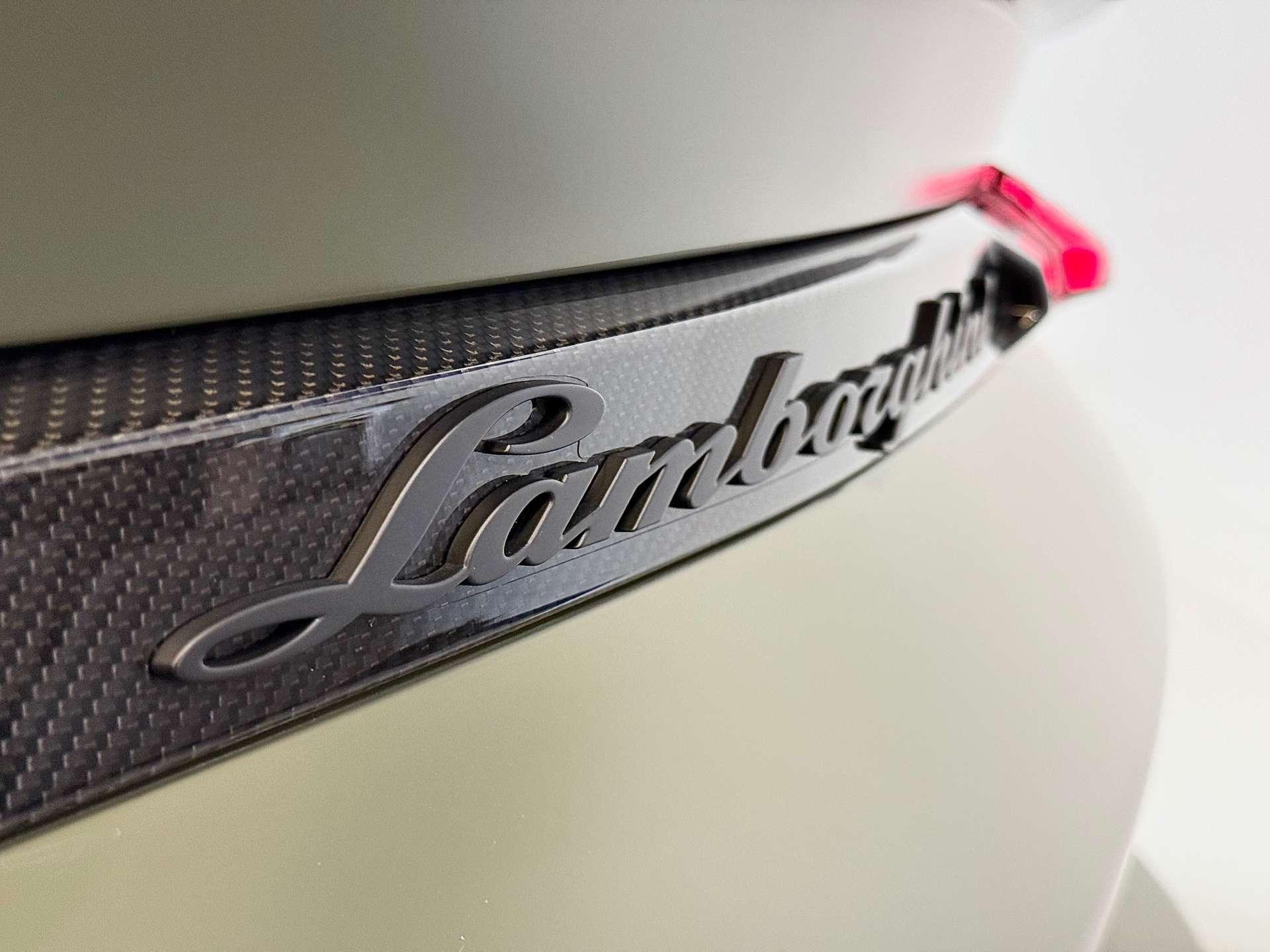 Lamborghini Urus view 96