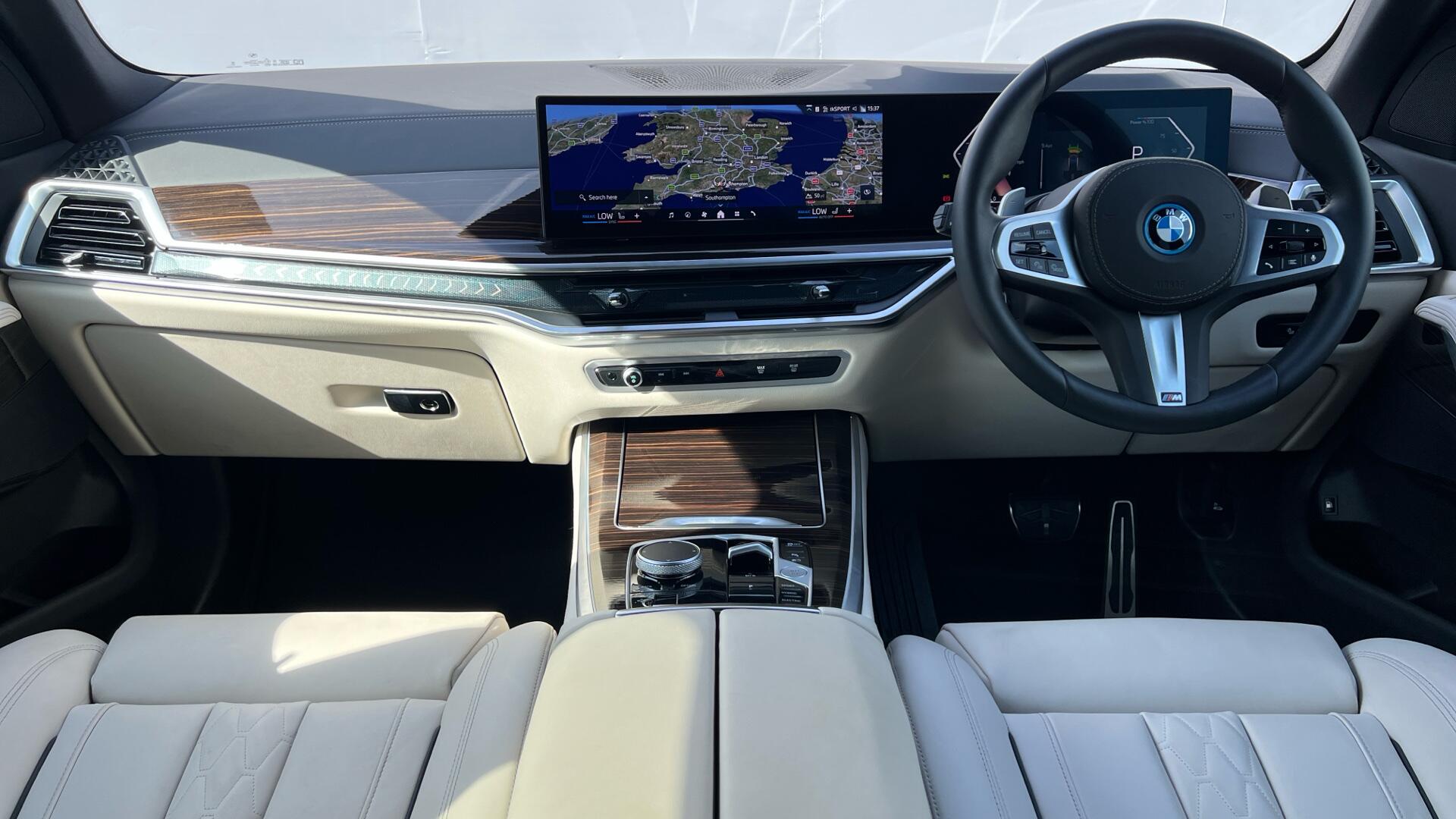 BMW X5 view 4