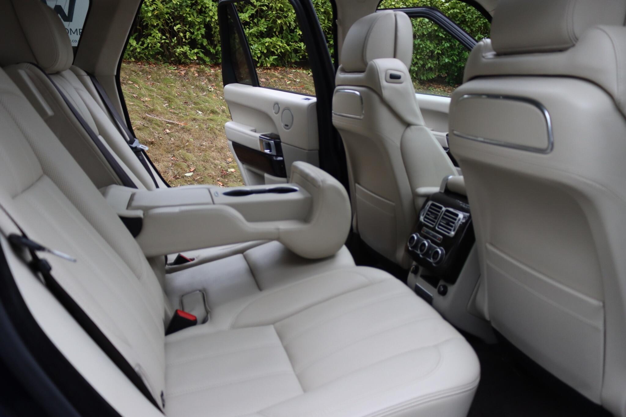 Land Rover Range Rover view 14