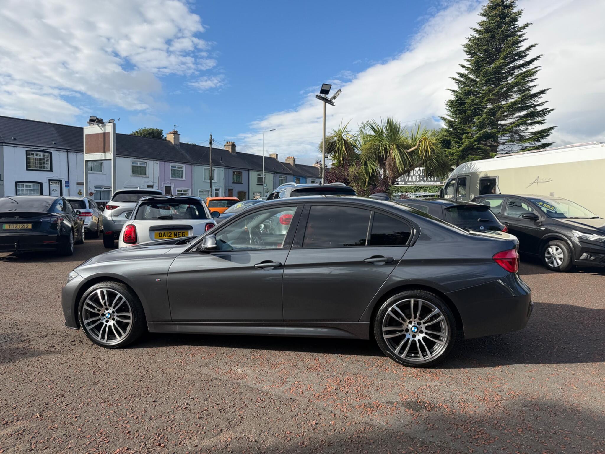 BMW 3 Series view 4