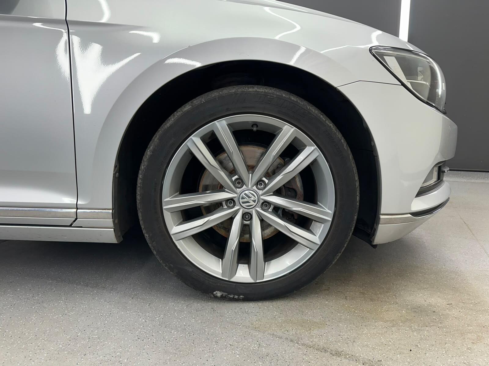 Volkswagen Passat view 18
