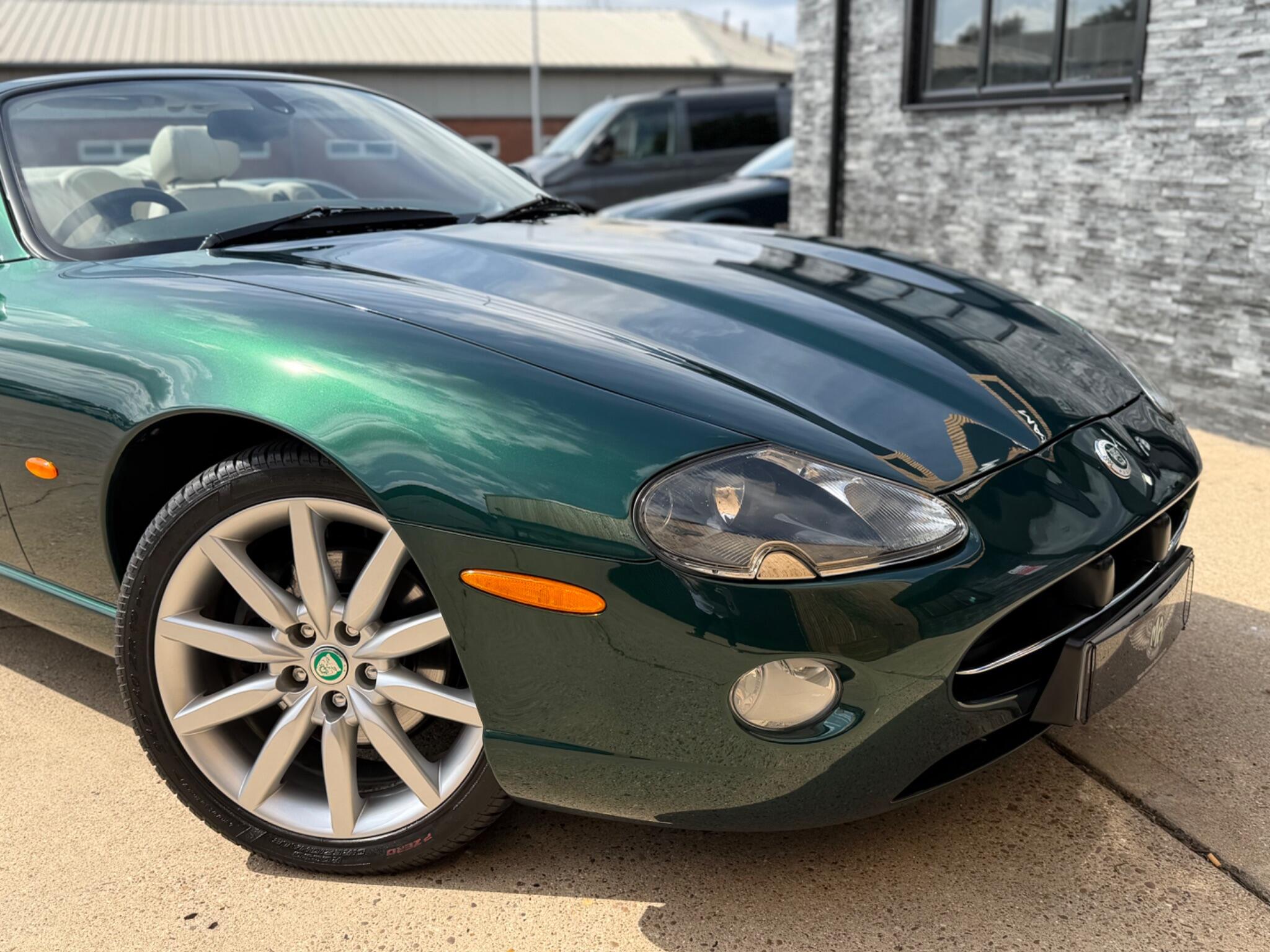 Jaguar XK8 view 72
