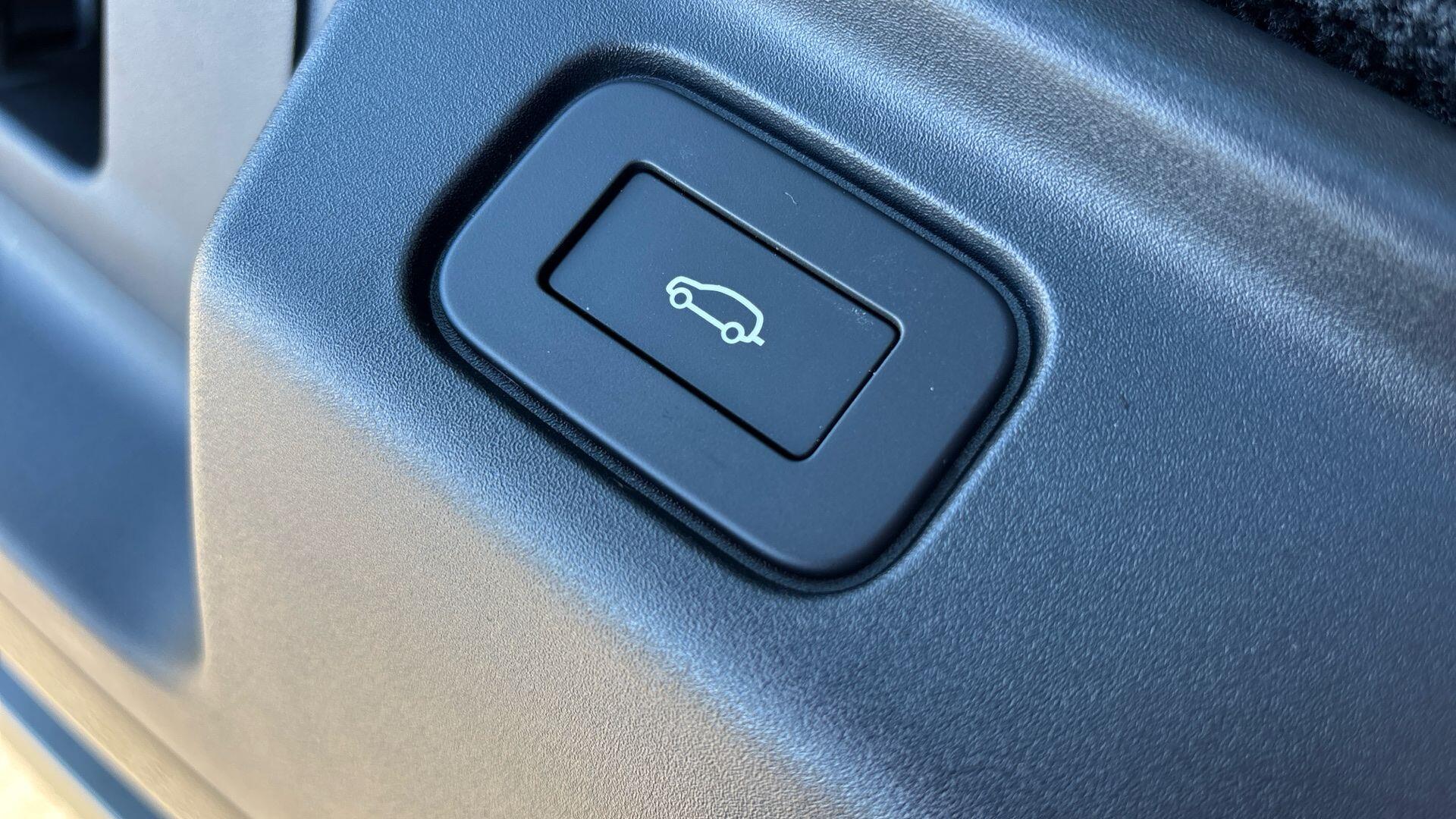 Land Rover Range Rover view 18