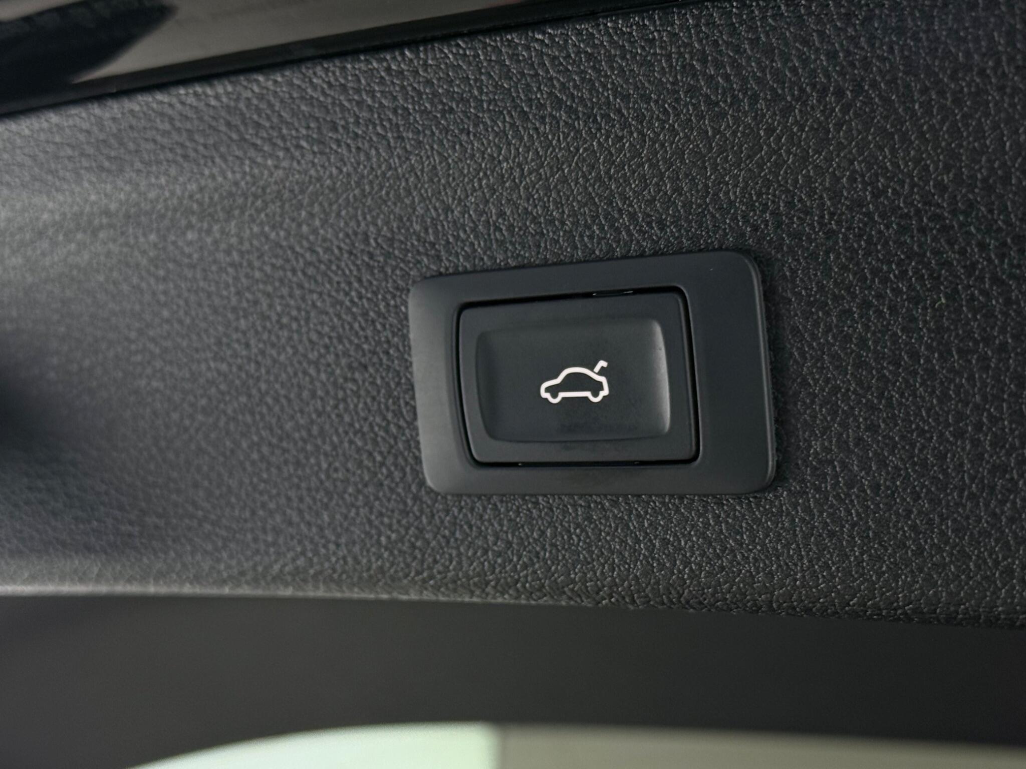 Audi Q3 view 13