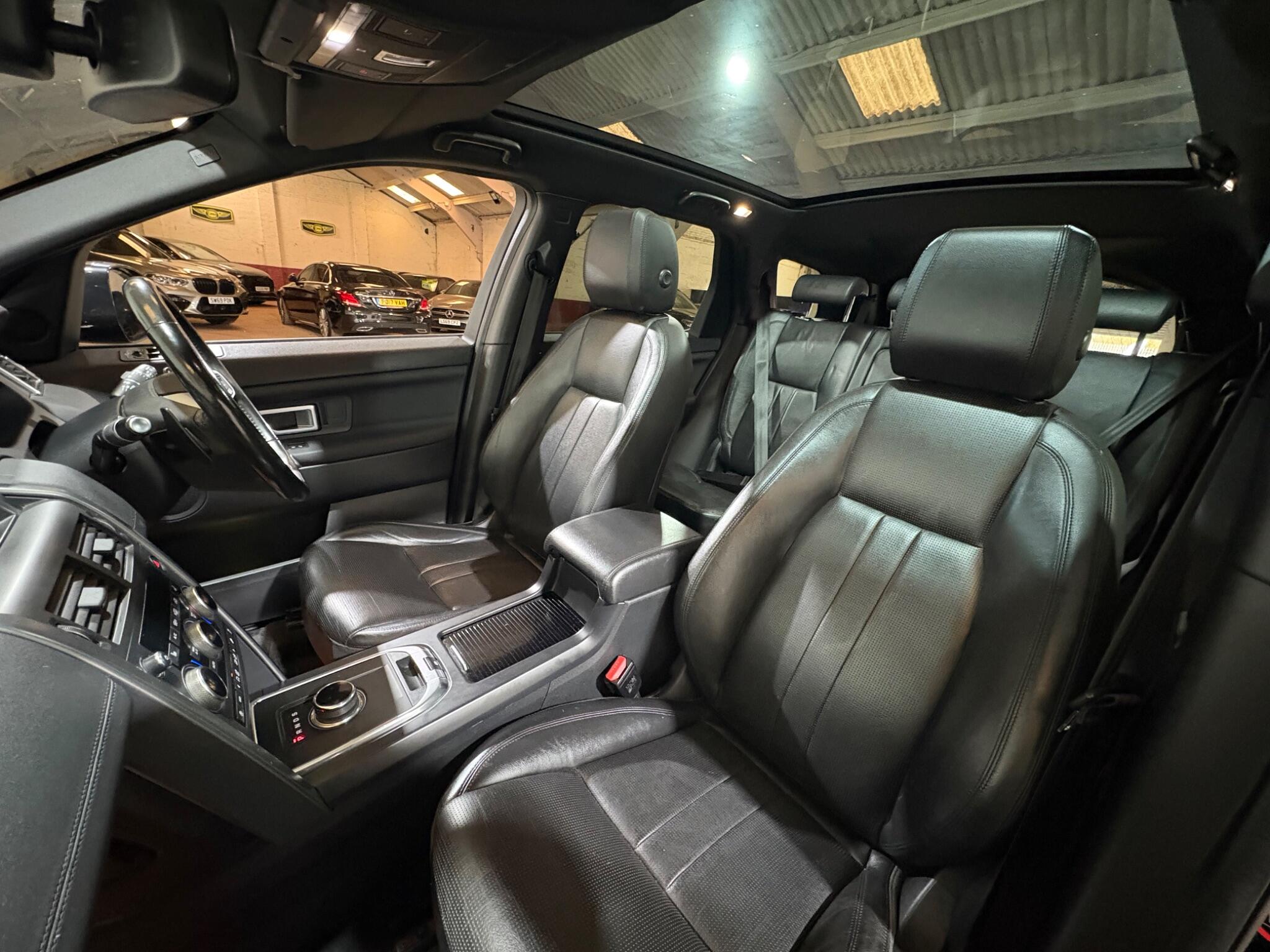 Land Rover Discovery Sport view 70