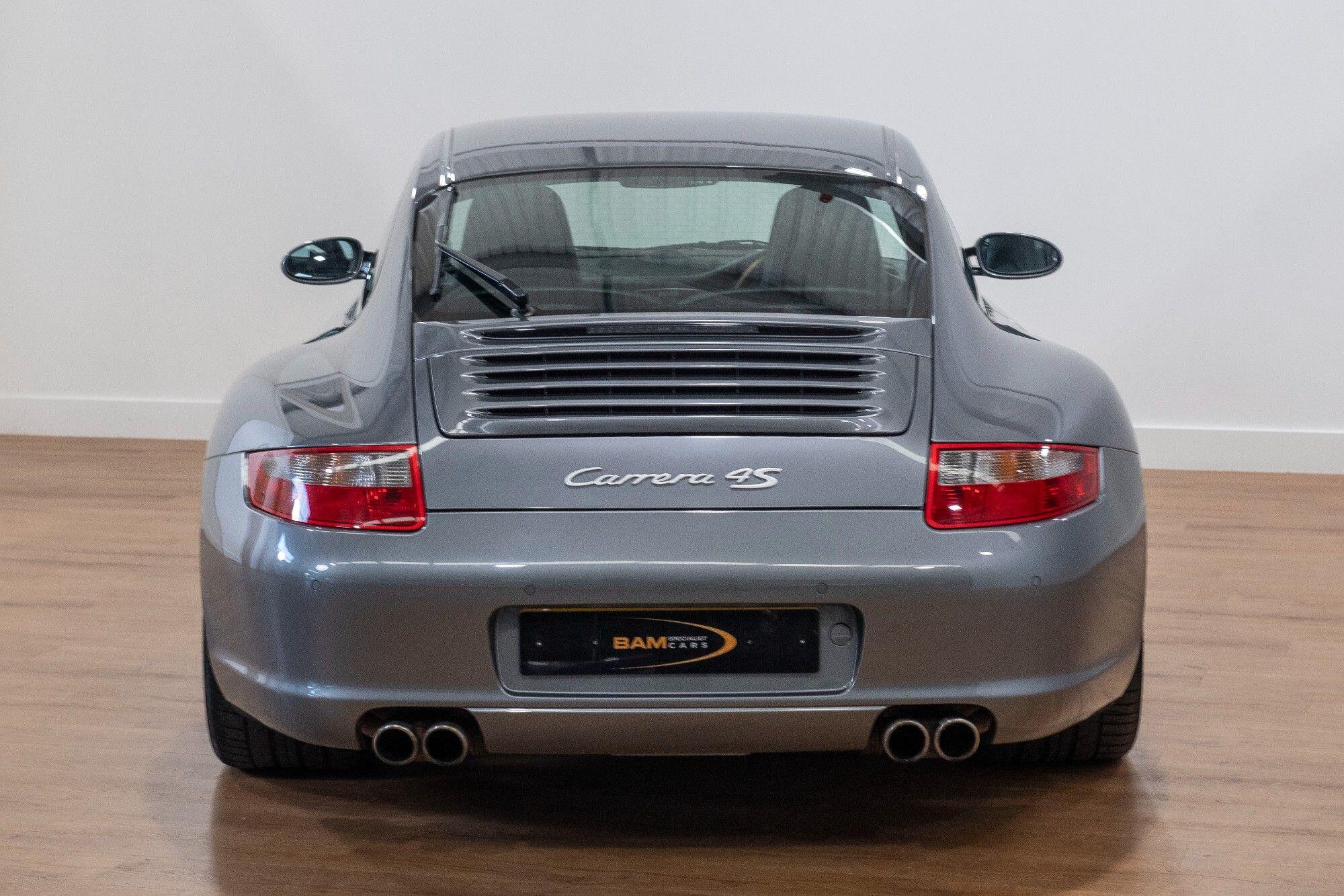 Porsche 911 view 6