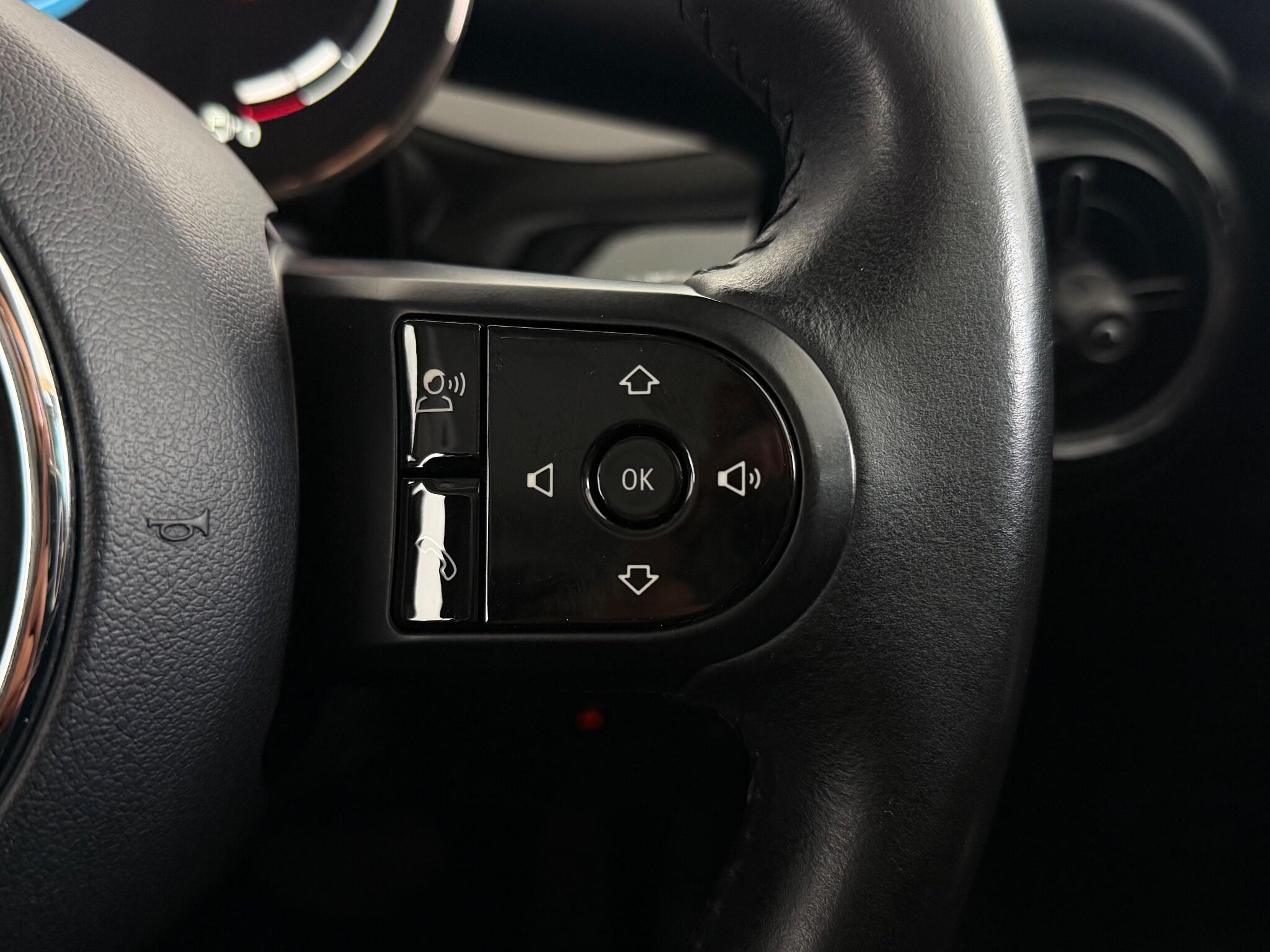Mini Hatch view 24