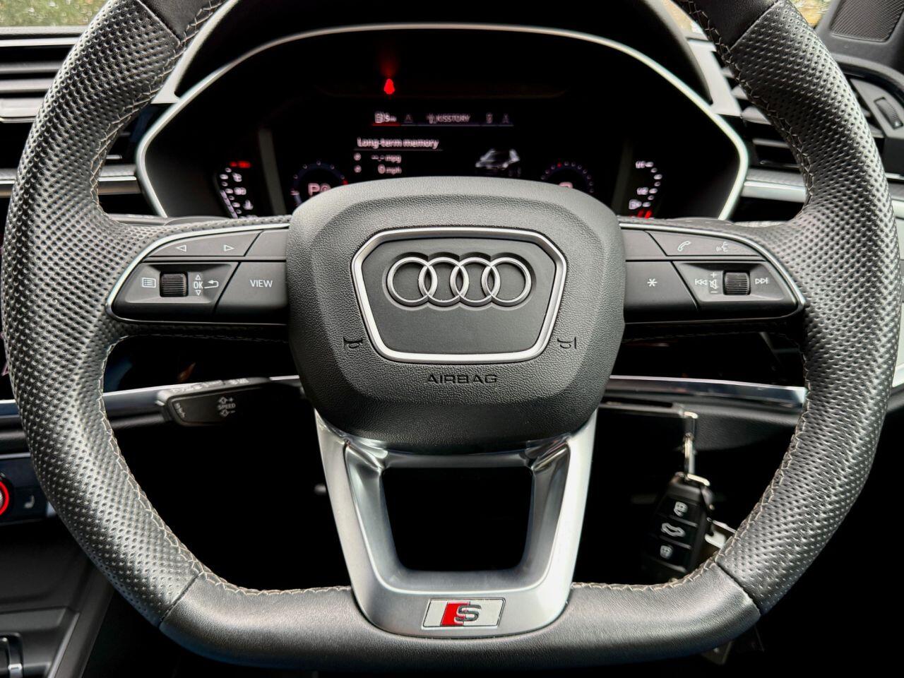 Audi Q3 view 19