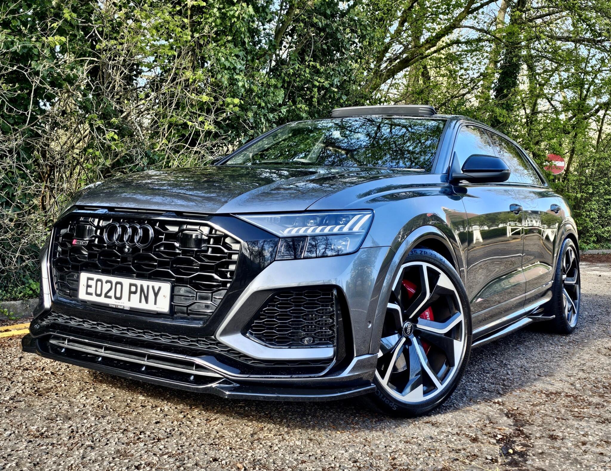 Audi RS Q8 view 22