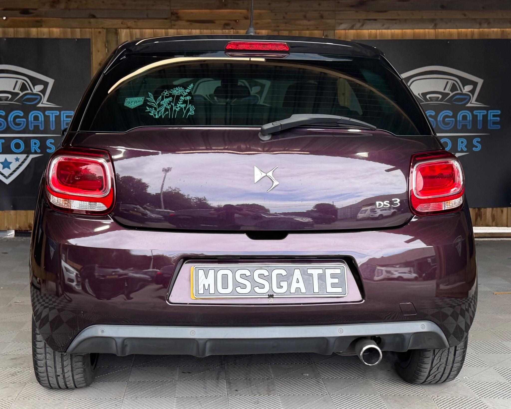 DS Automobiles DS 3 view 10