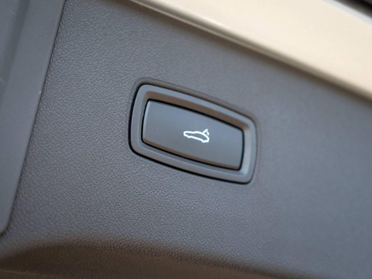 Porsche Cayenne view 39