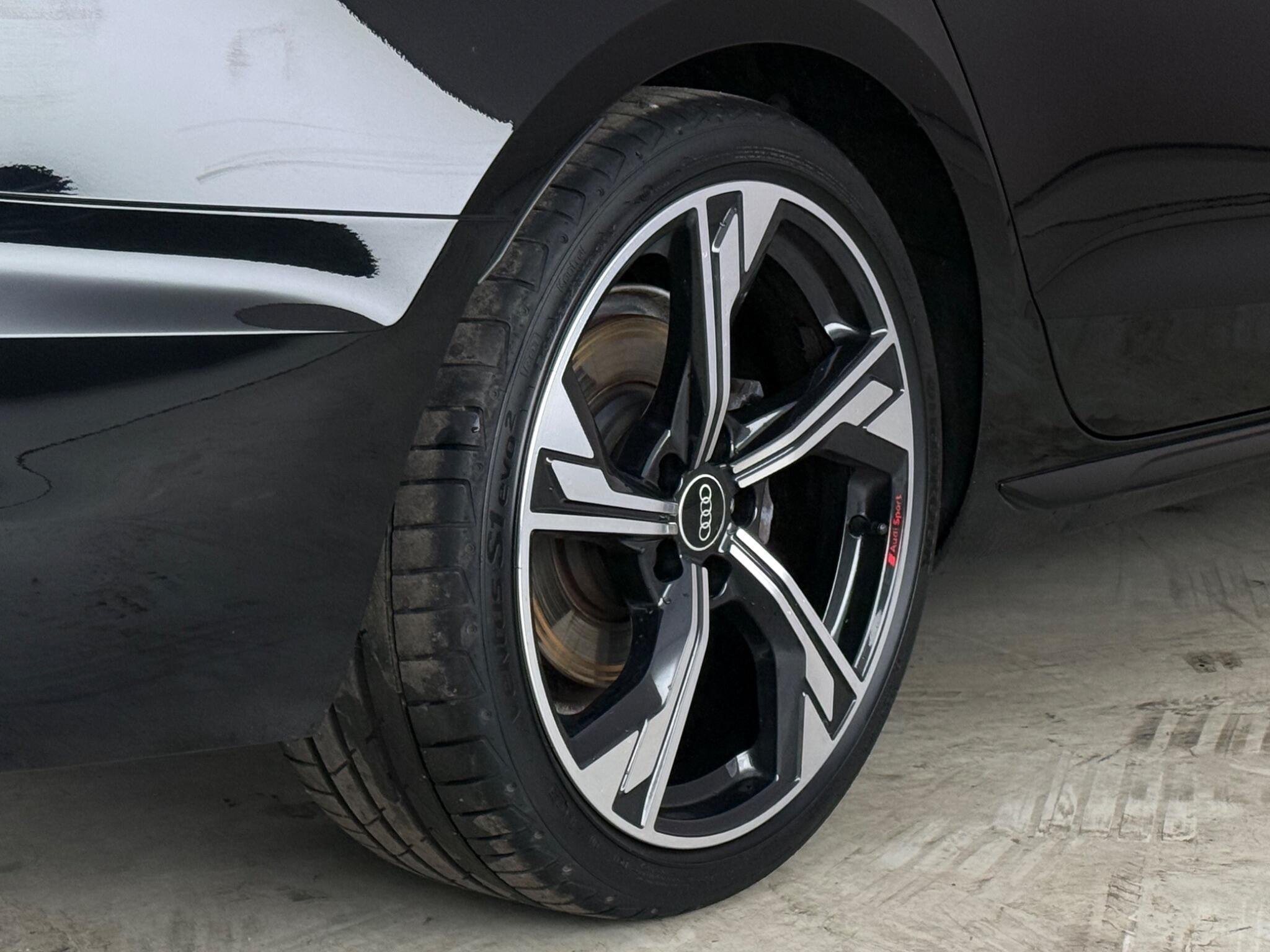 Audi A4 view 9