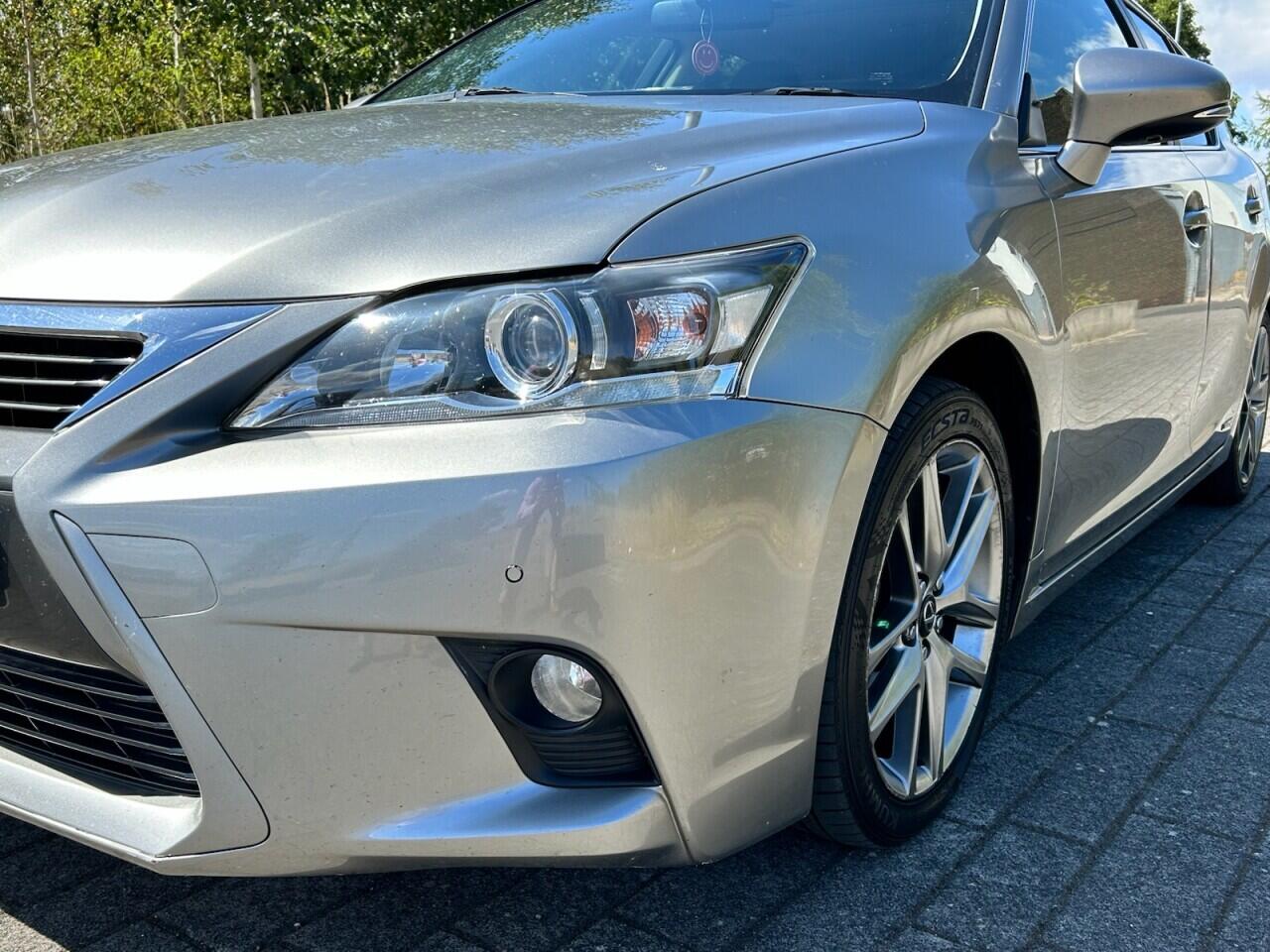 Lexus CT view 9