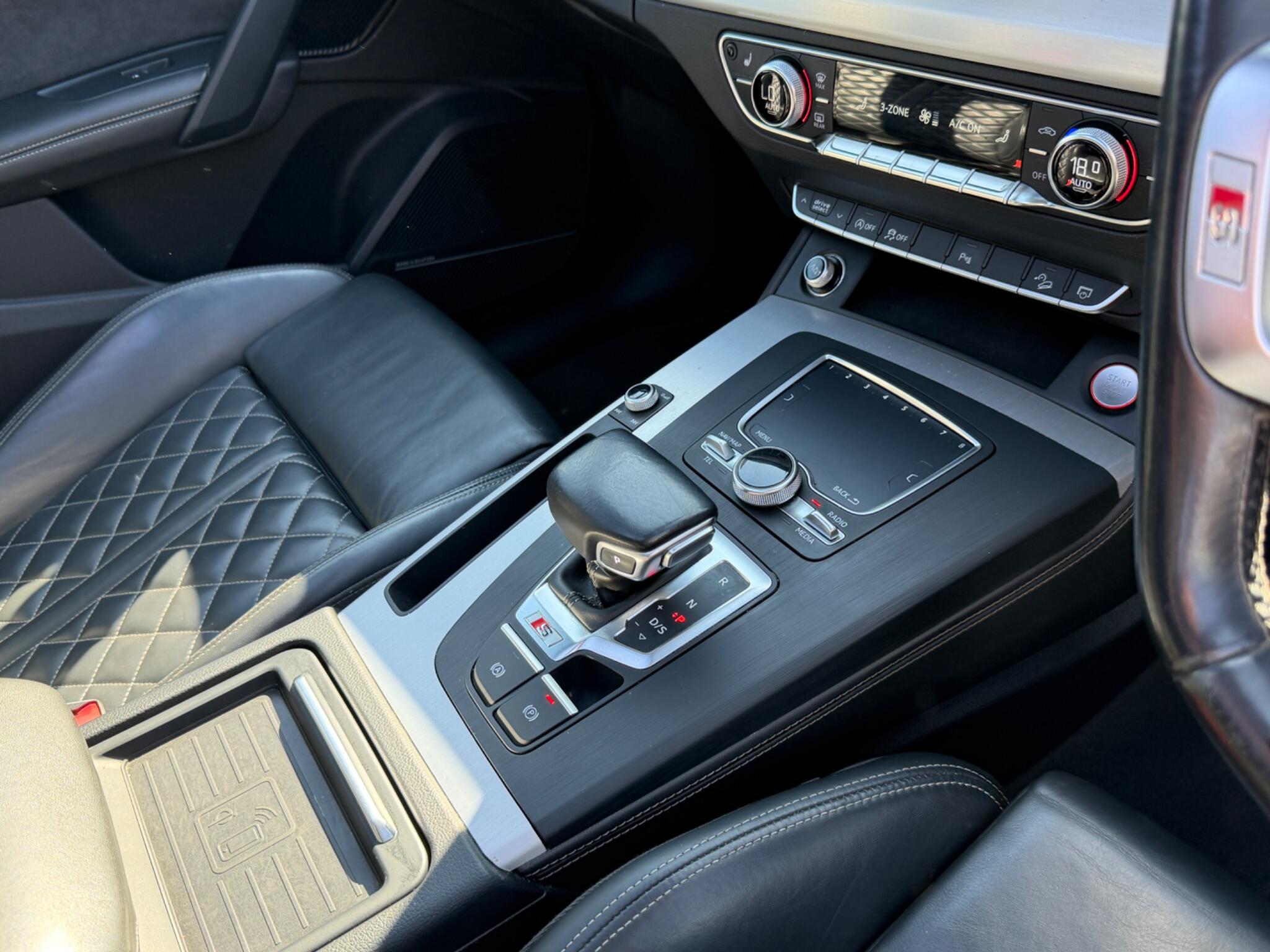 Audi SQ5 view 31