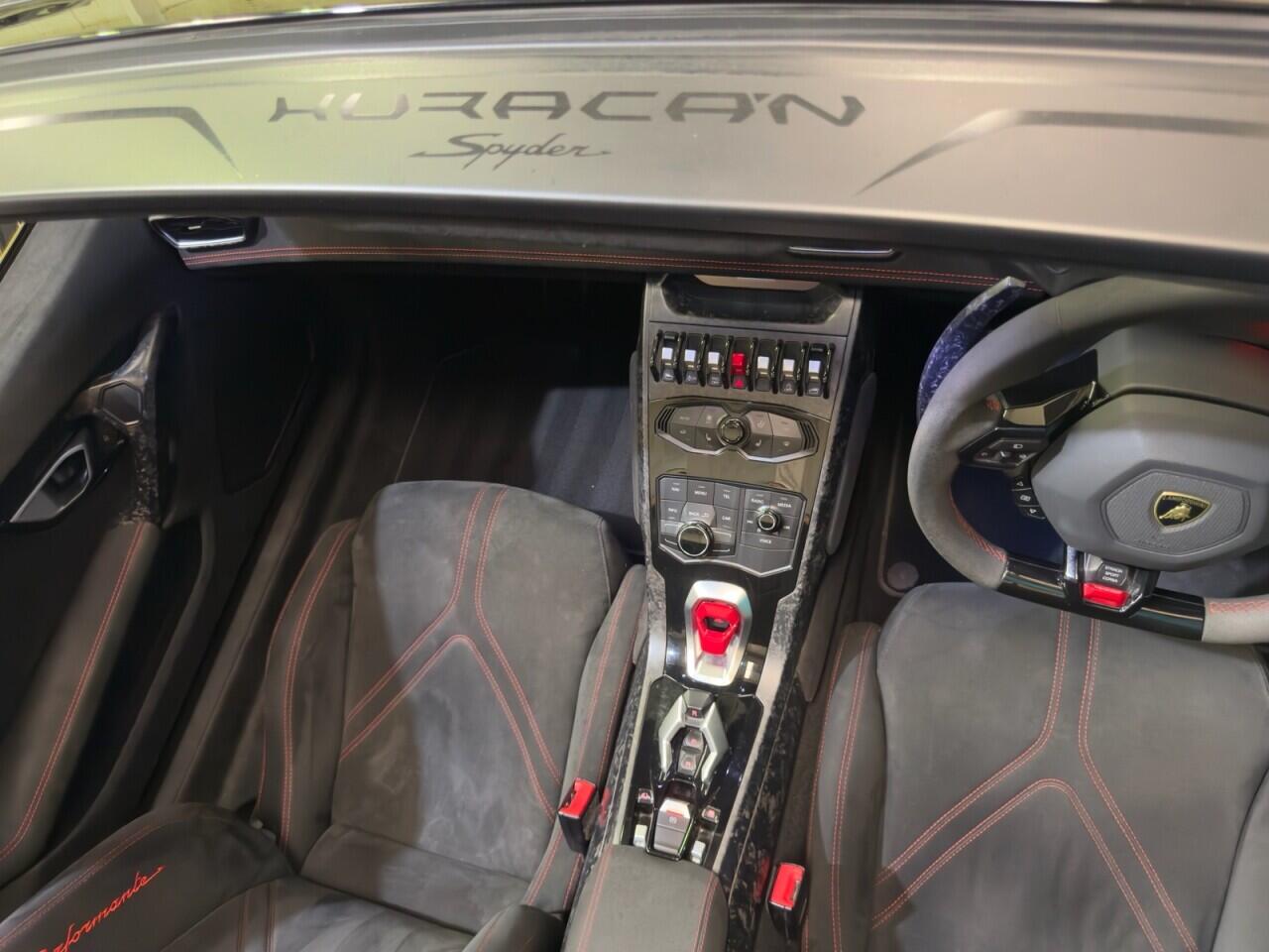 Lamborghini Performante Spyder view 32