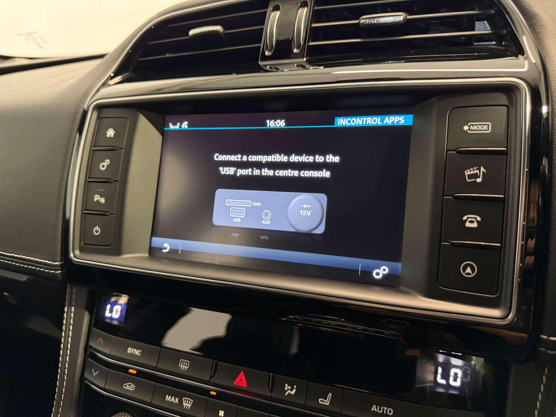 Jaguar F-Pace view 50