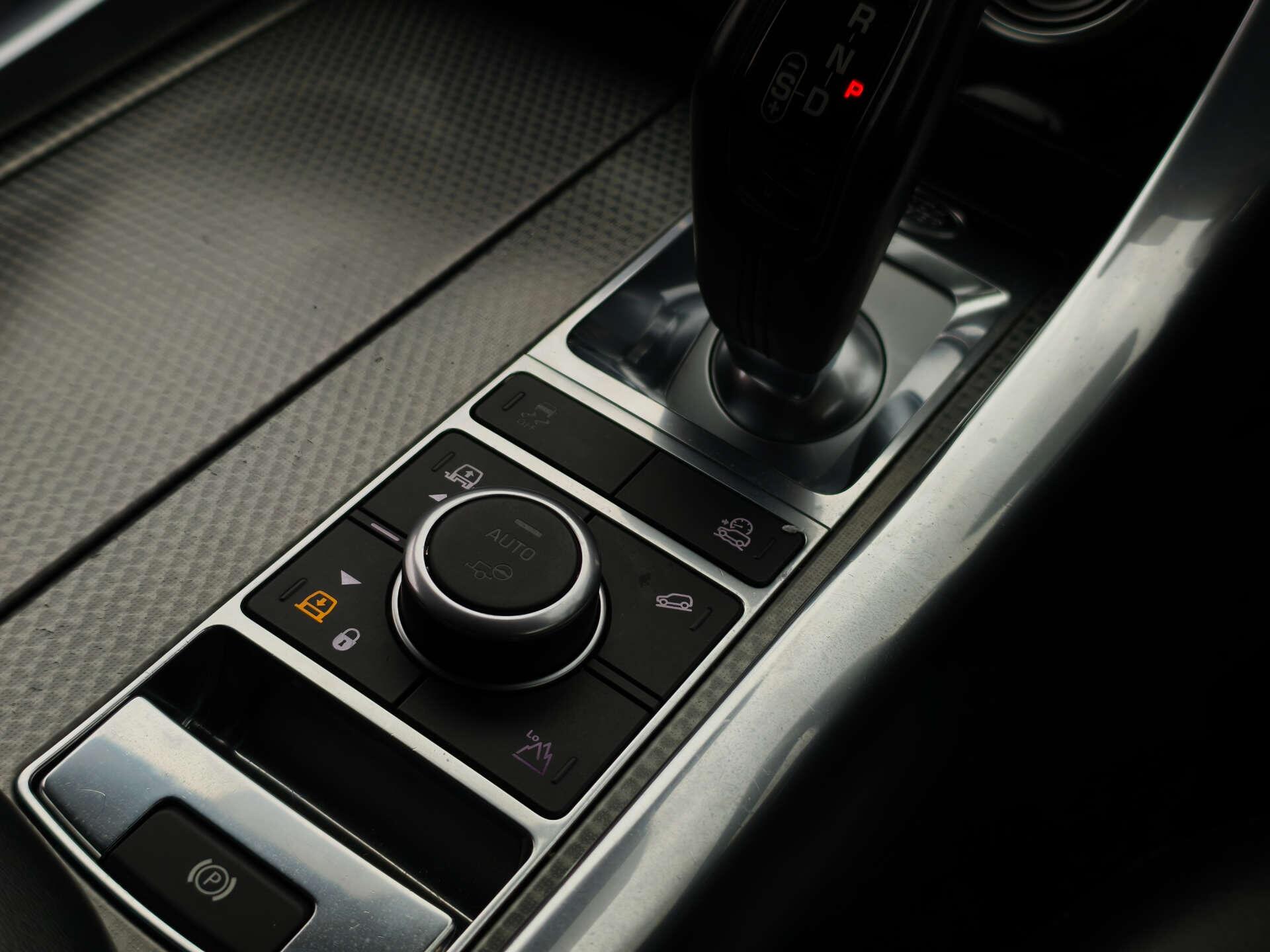 Land Rover Range Rover Sport view 30