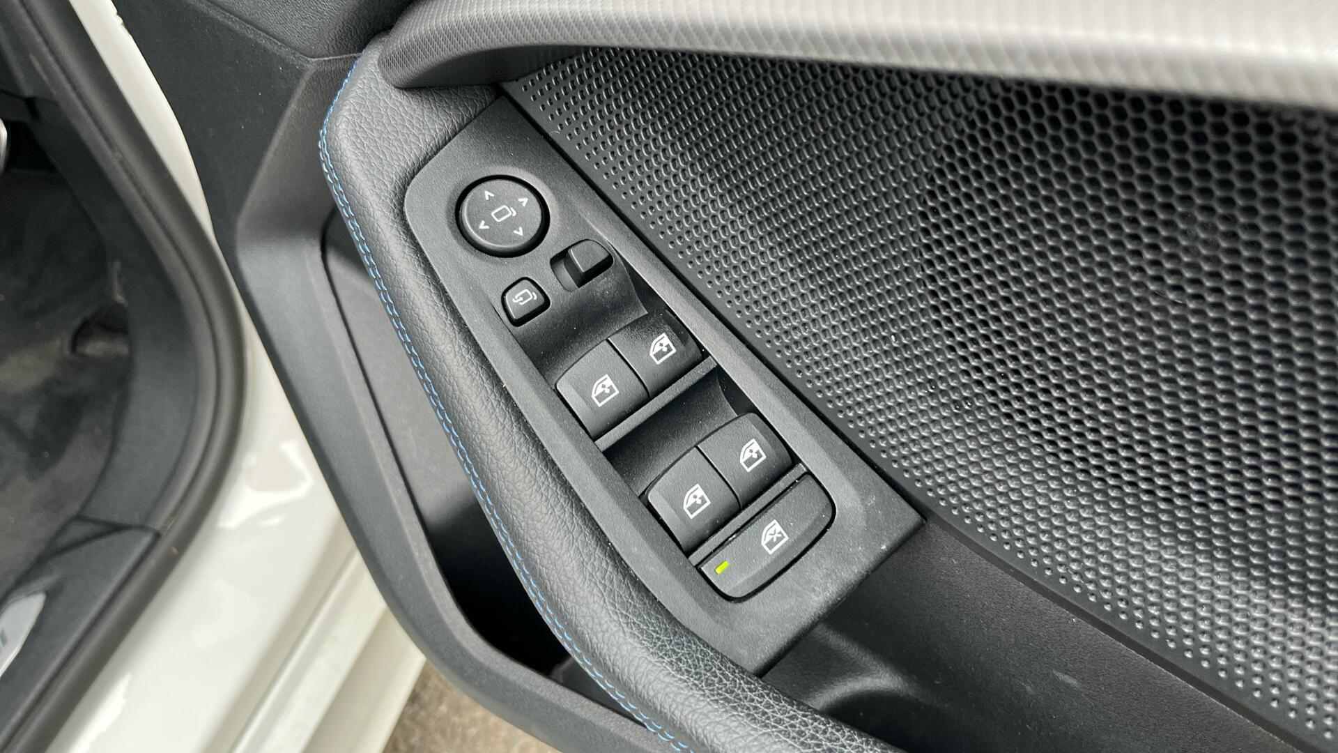 BMW 1 Series view 34