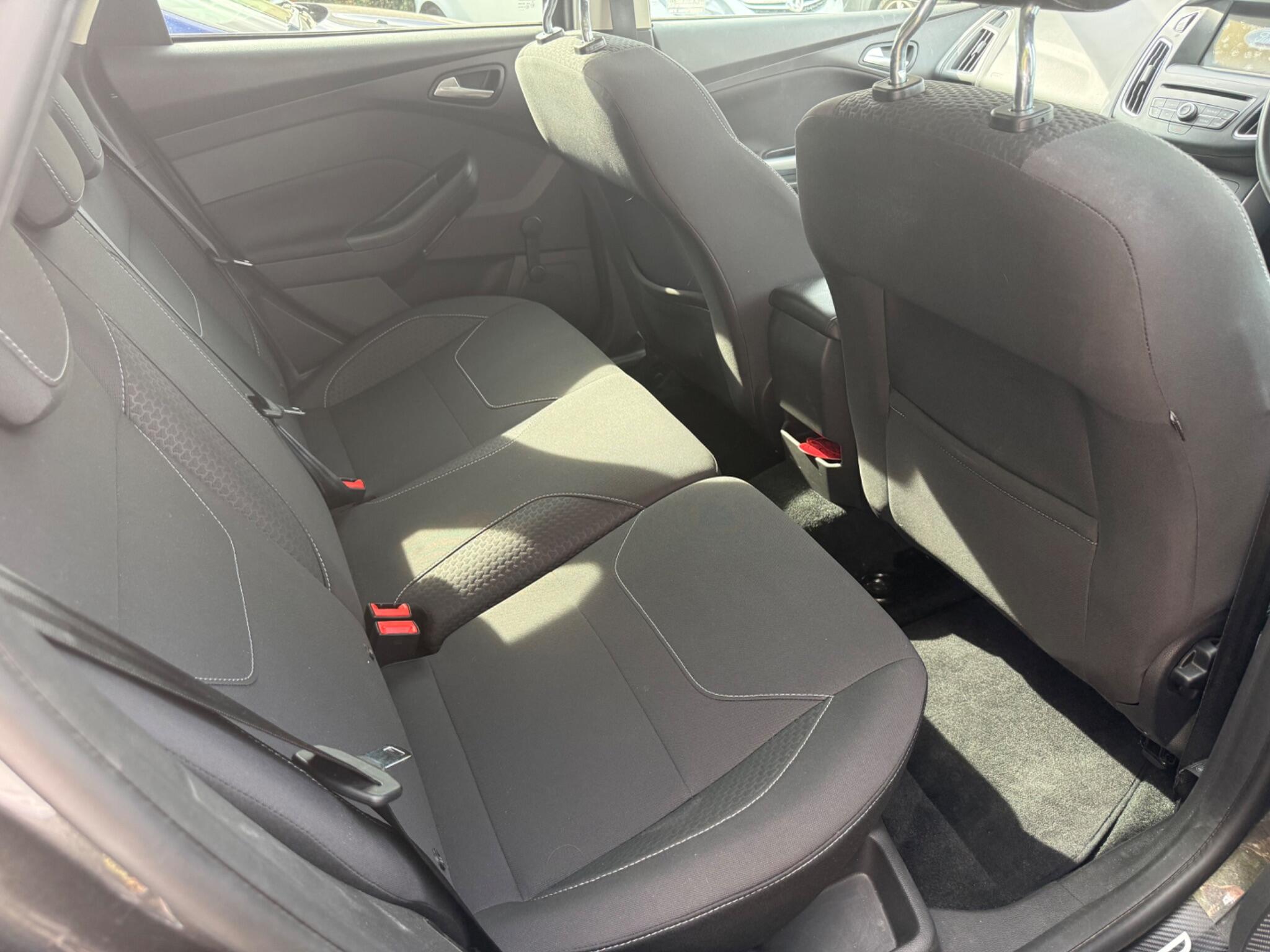 Ford Focus view 4