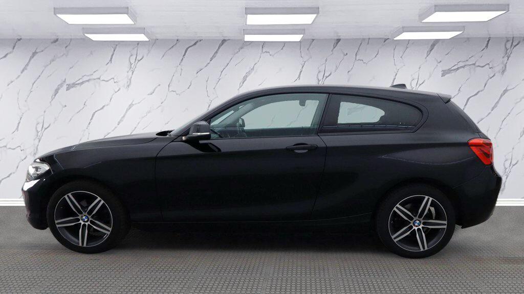 BMW 1 Series view 9