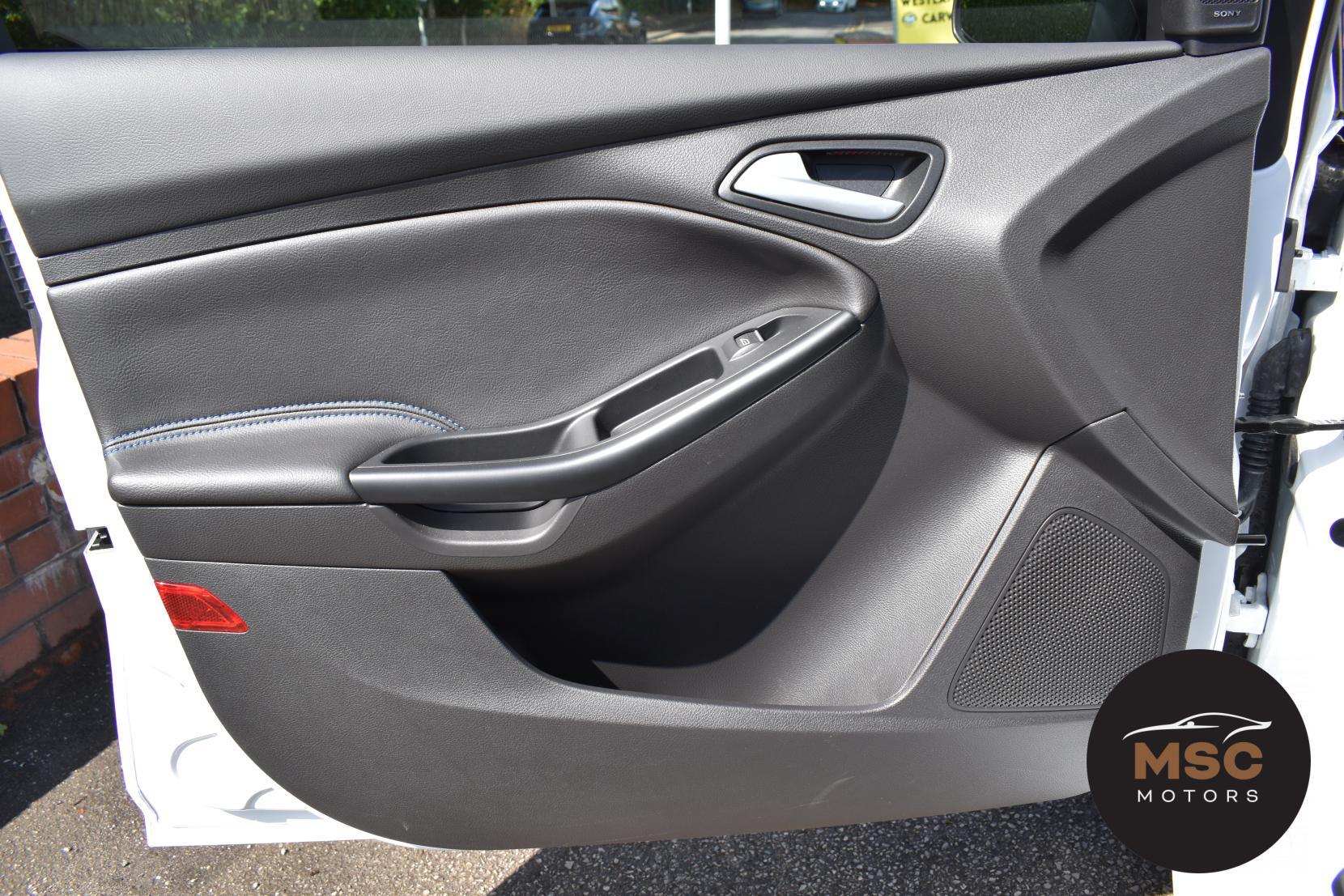 Ford Focus view 75