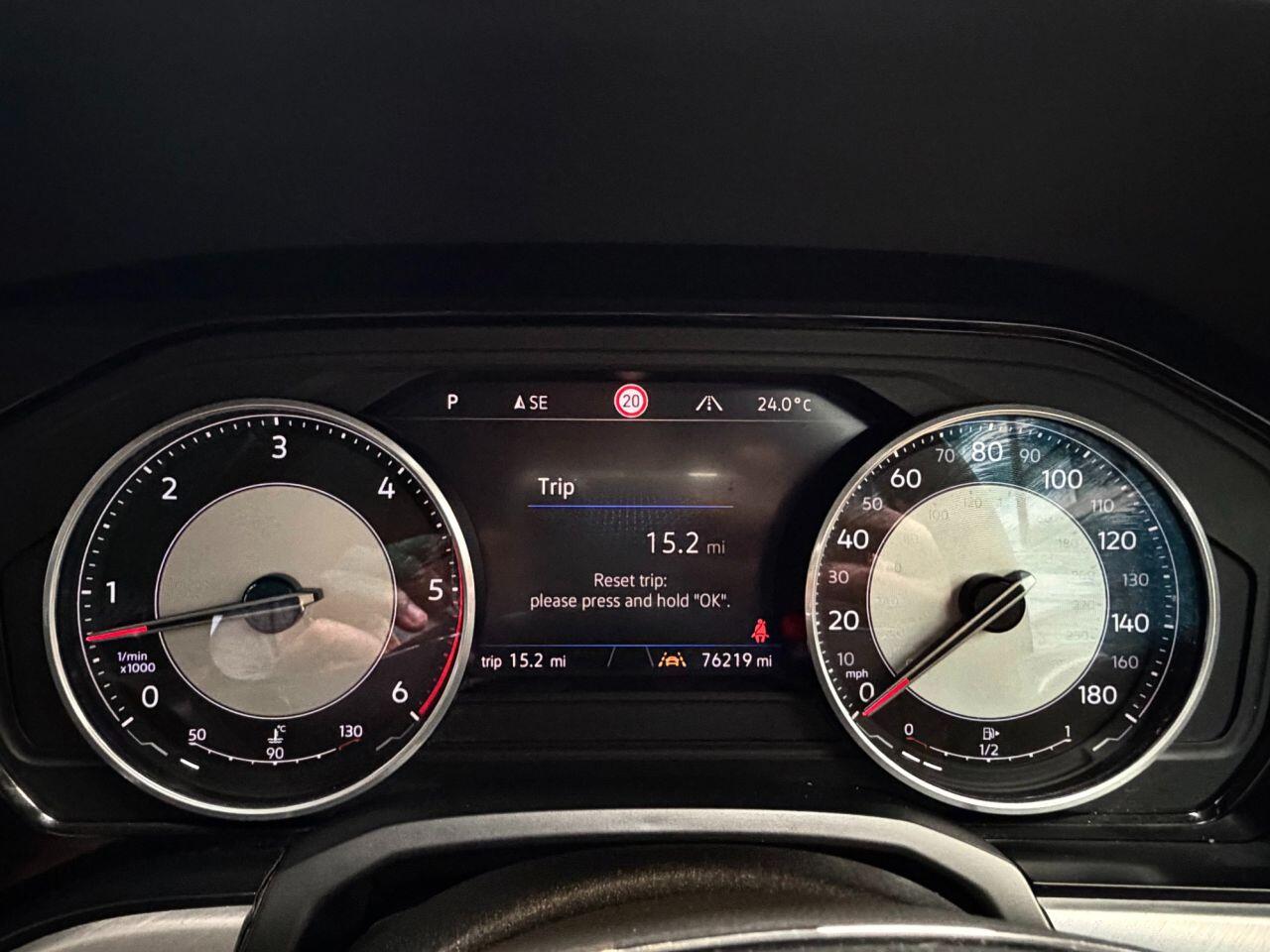 Volkswagen Touareg view 13