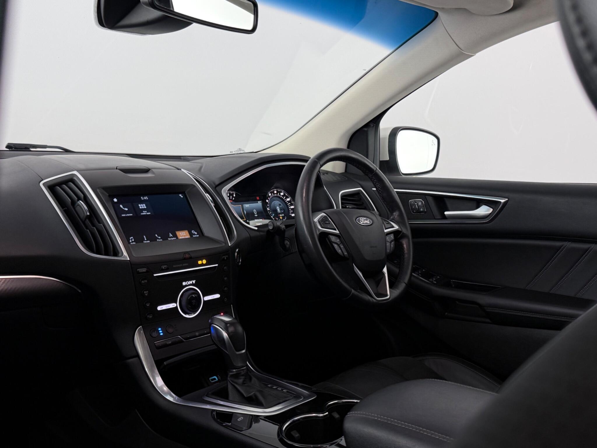 Ford Edge view 4