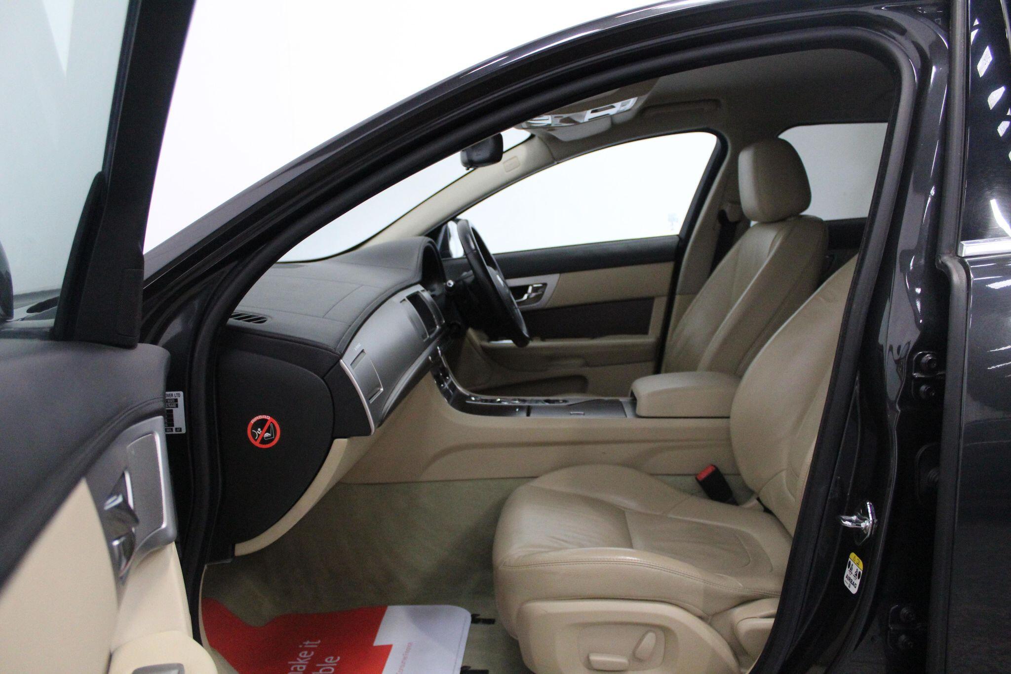 Jaguar XF view 51