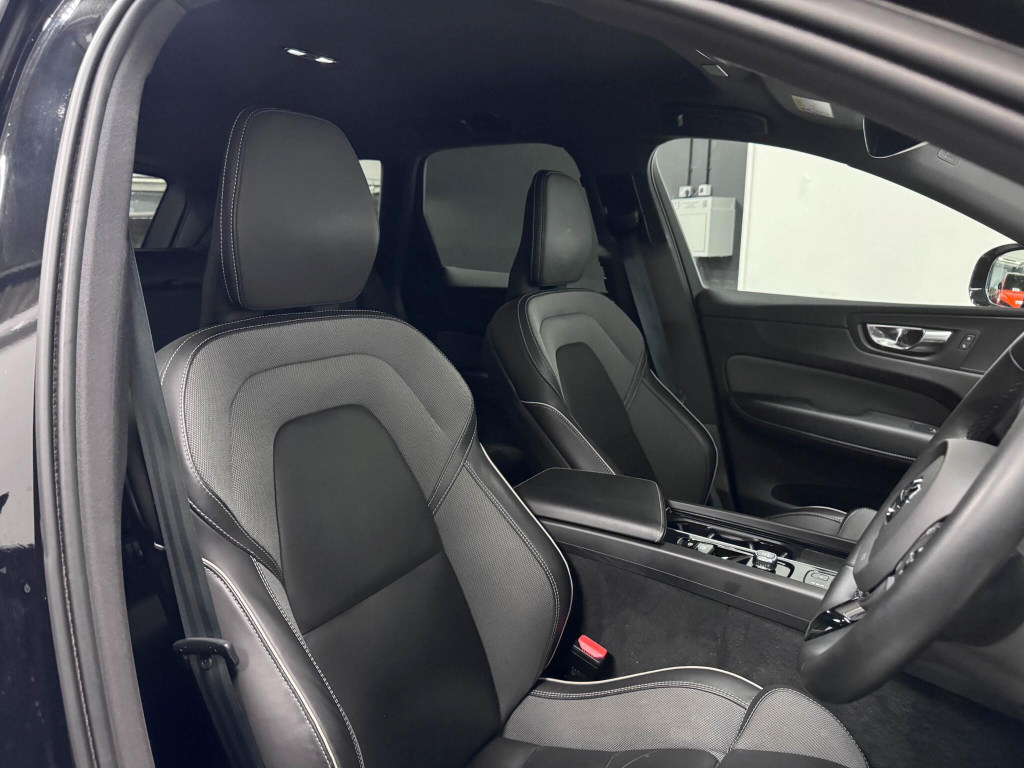 Volvo XC60 view 29