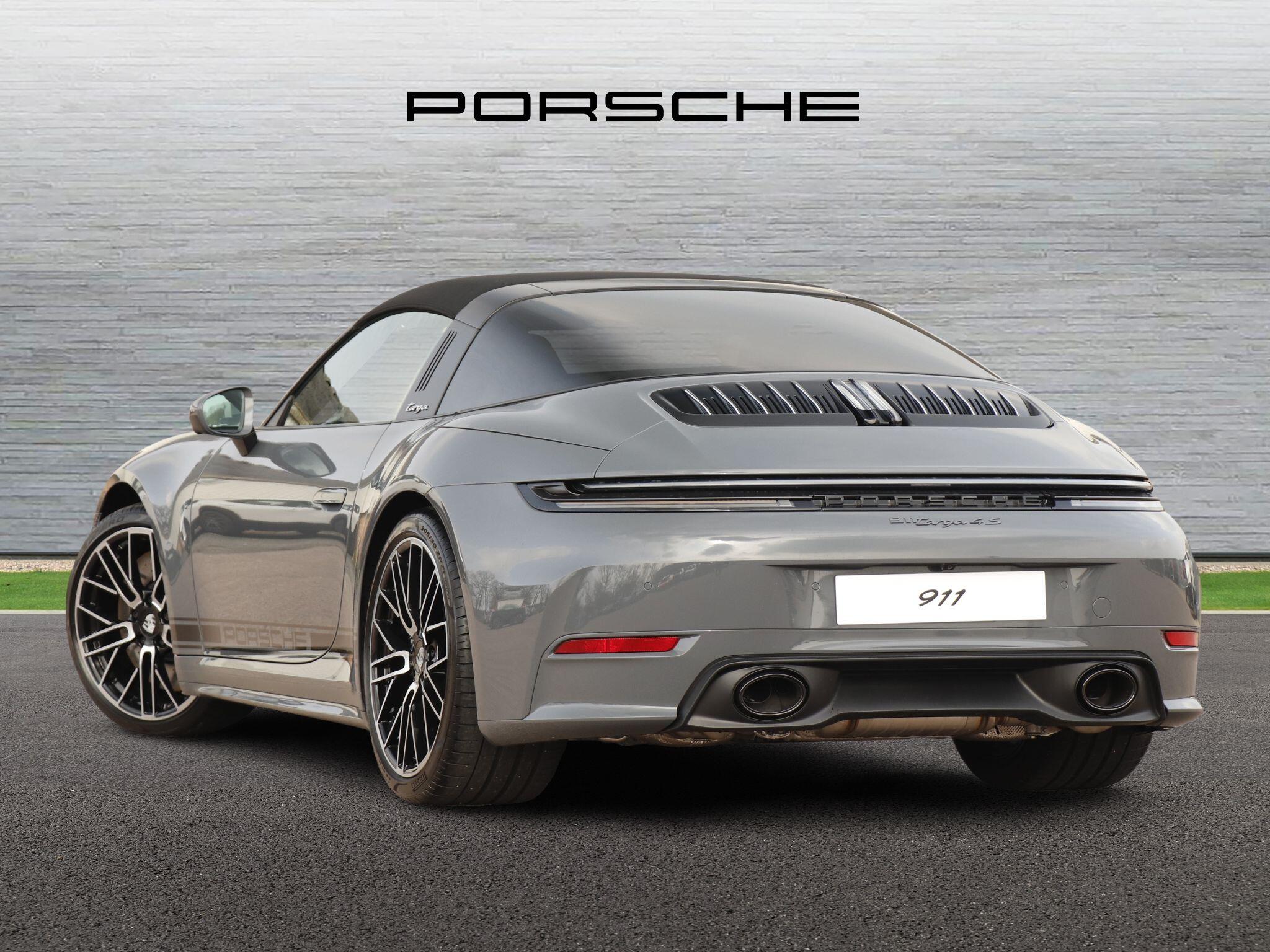 Porsche 911 view 5