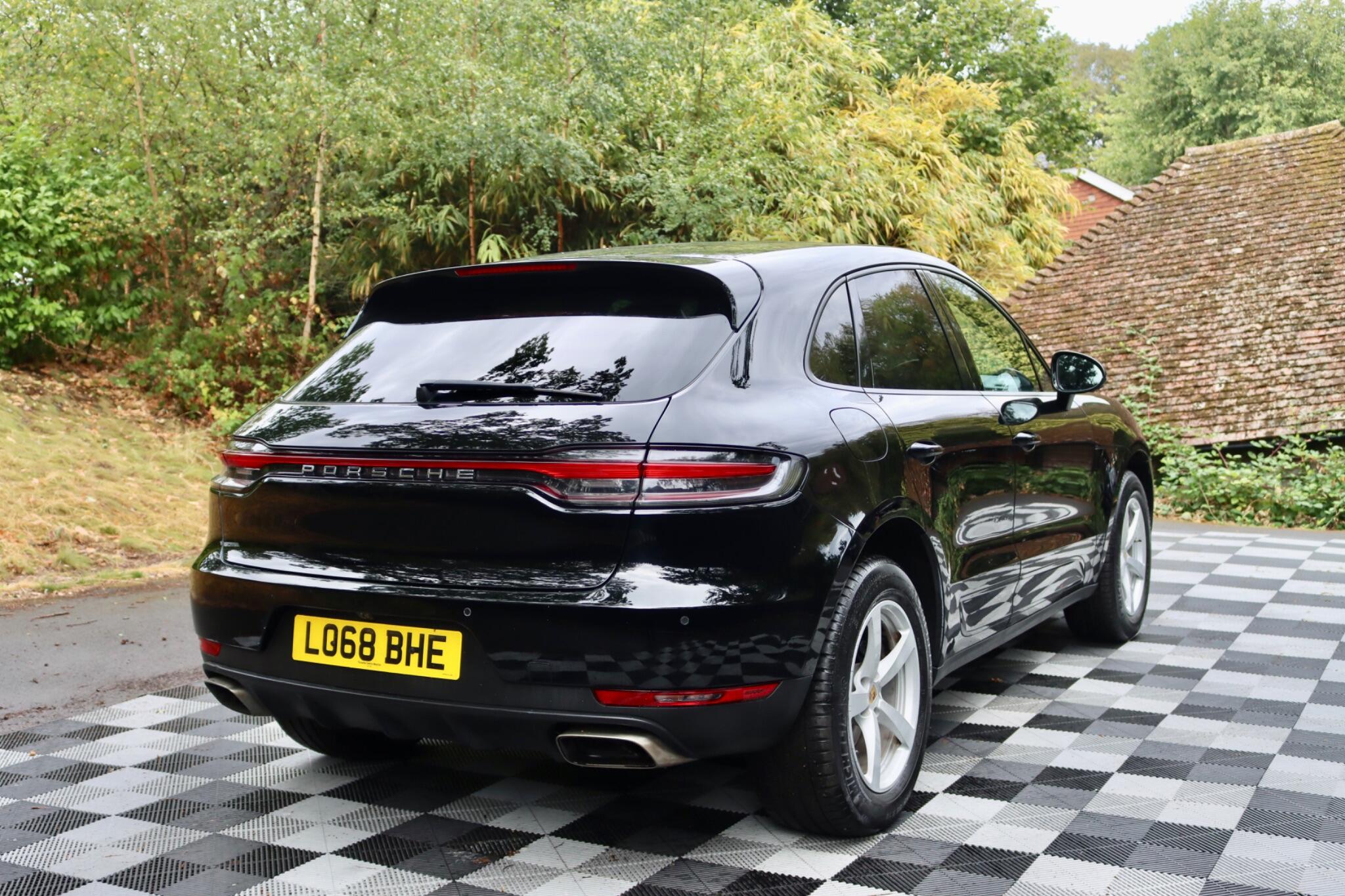 Porsche Macan view 34