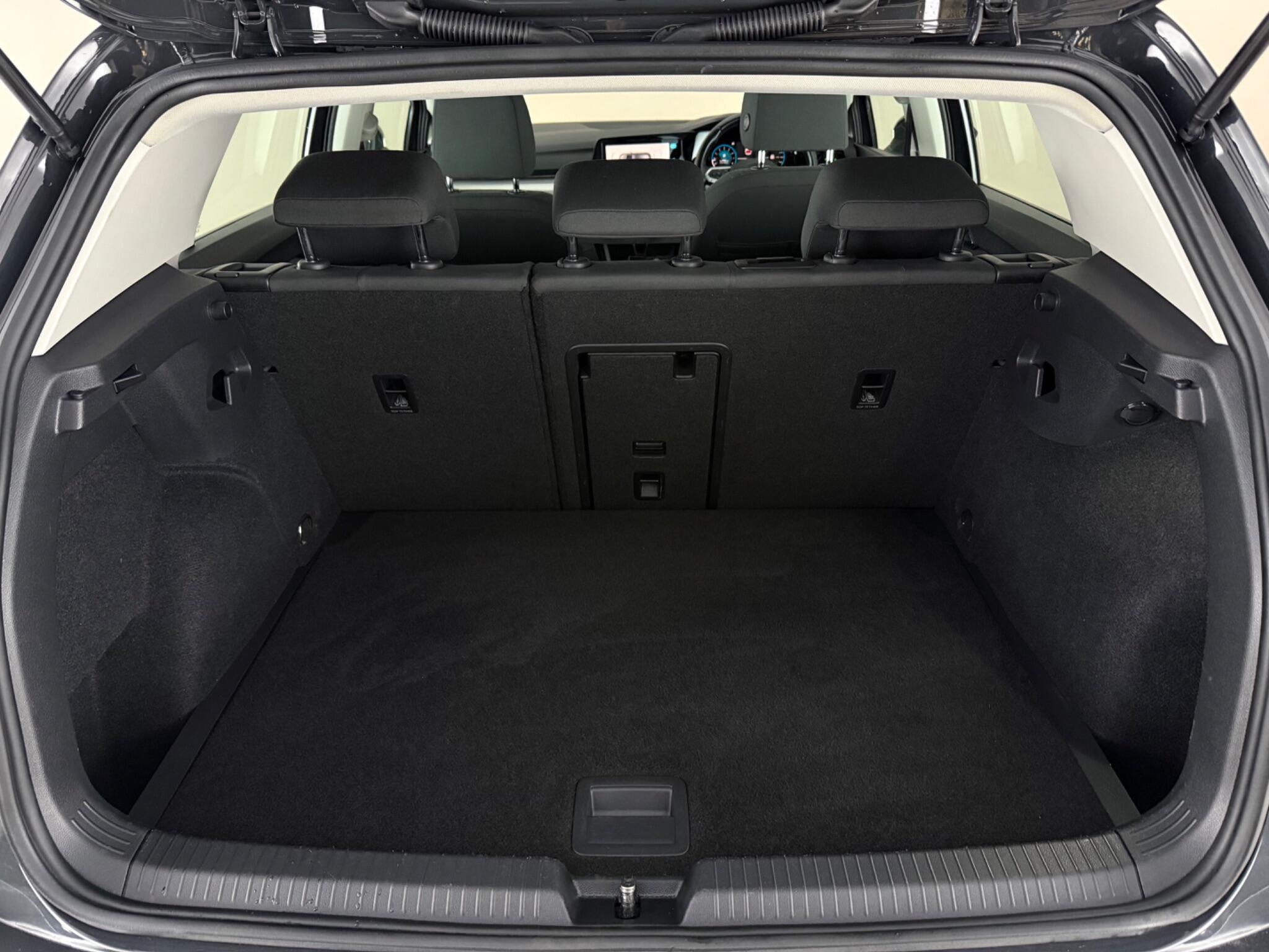 Volkswagen Golf view 10