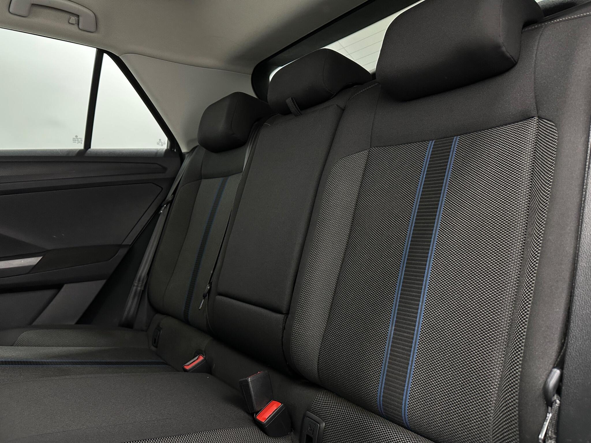 Volkswagen T-Roc view 38