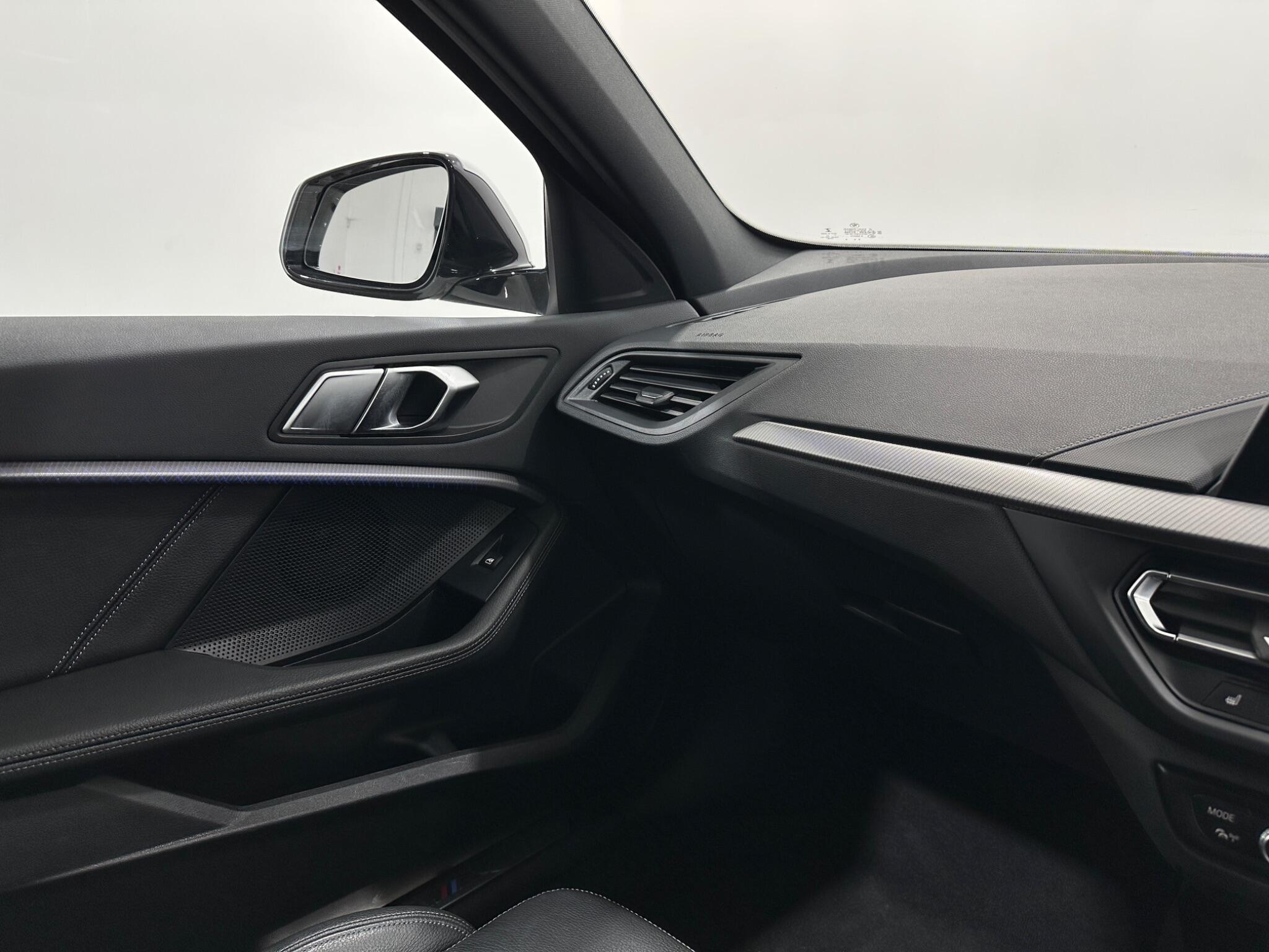 BMW 1 Series view 28