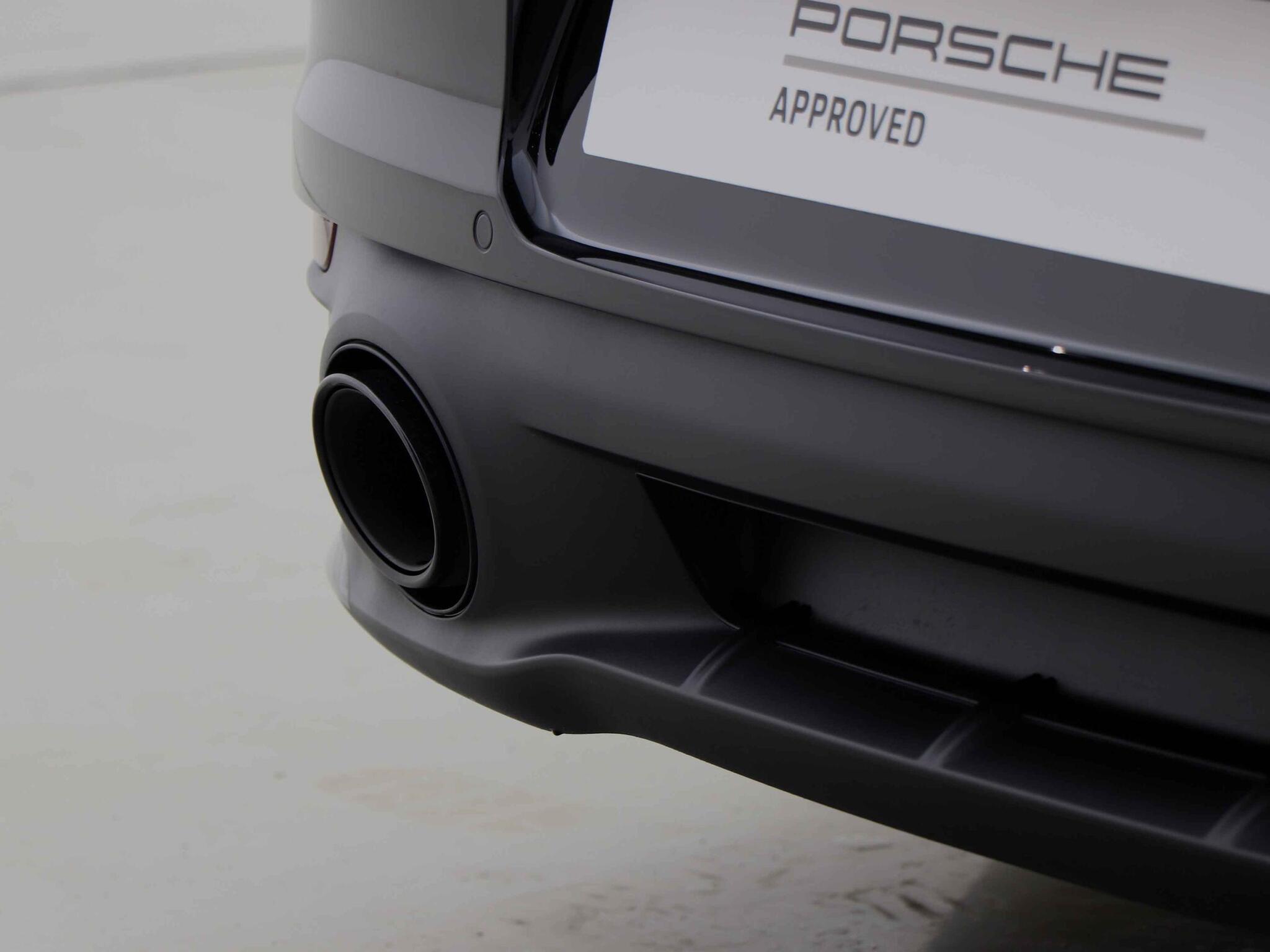 Porsche 911 view 26