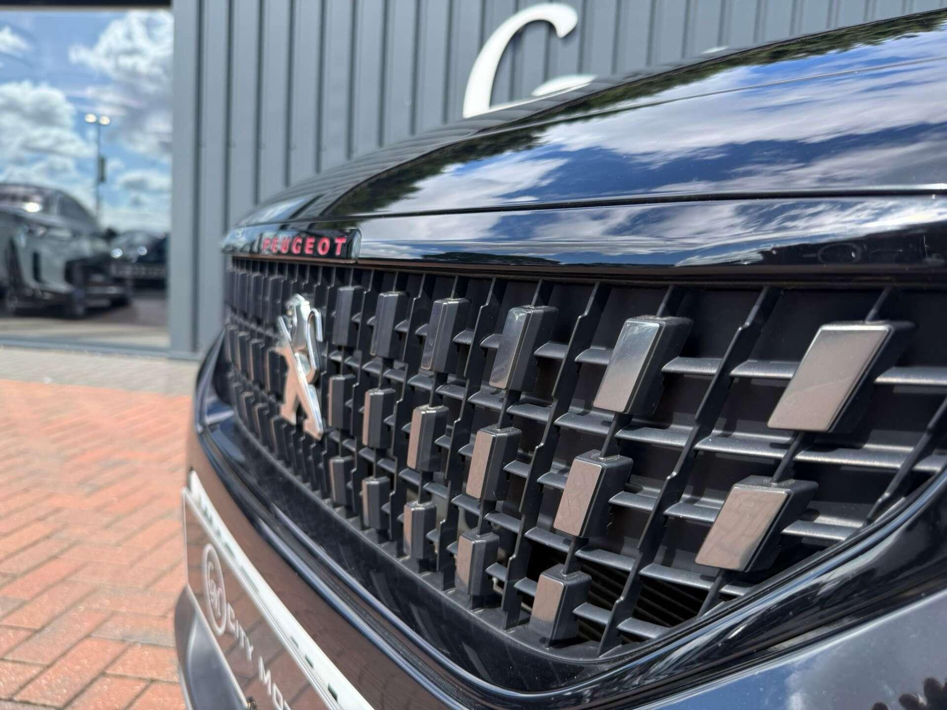 Peugeot 2008 view 6