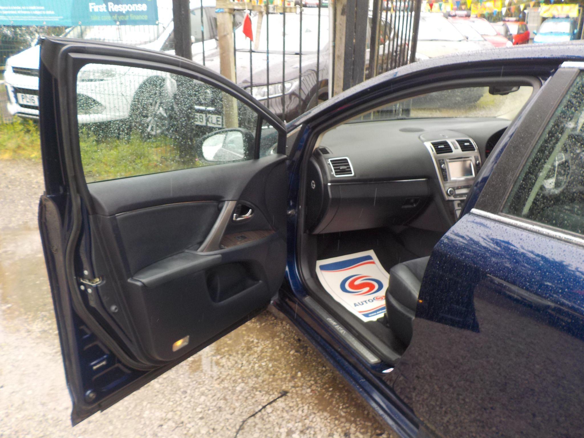 Toyota Avensis 2.0 D-4D Icon Plus Euro 5 4dr