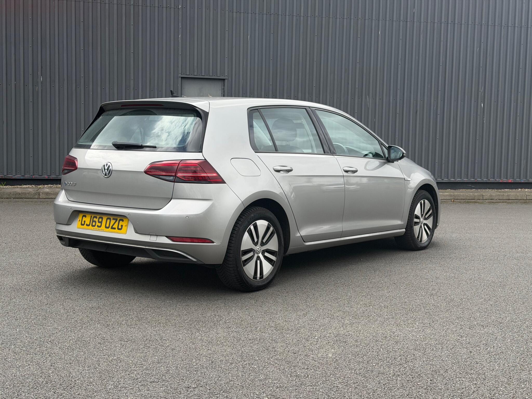 Volkswagen E-Golf view 4