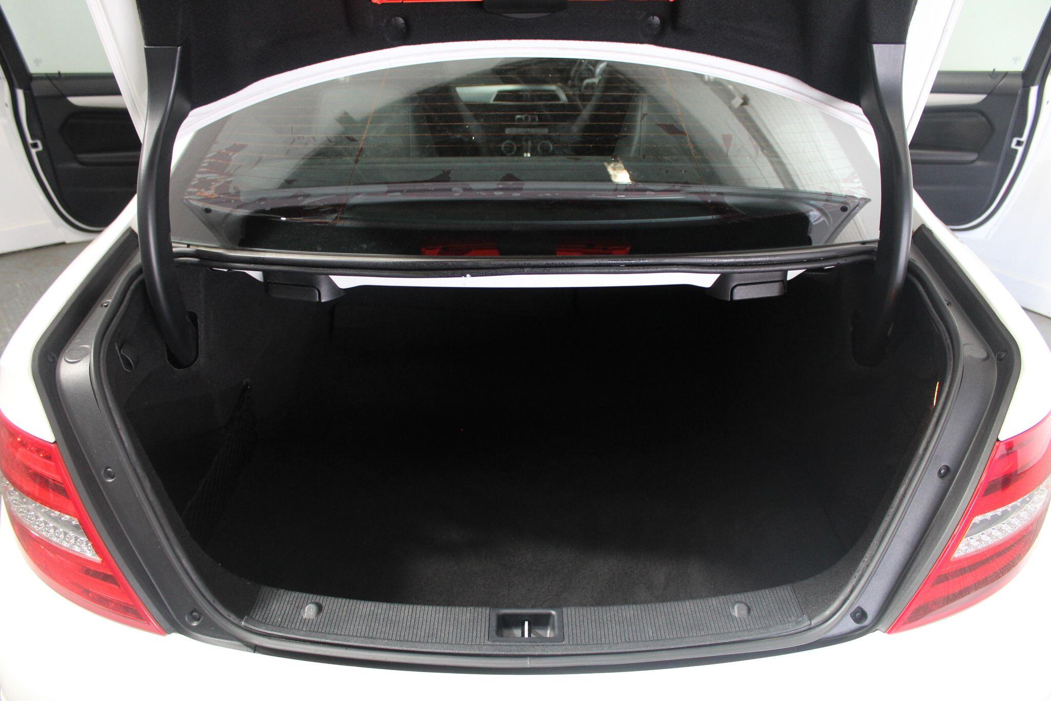 Mercedes-Benz C-Class view 23