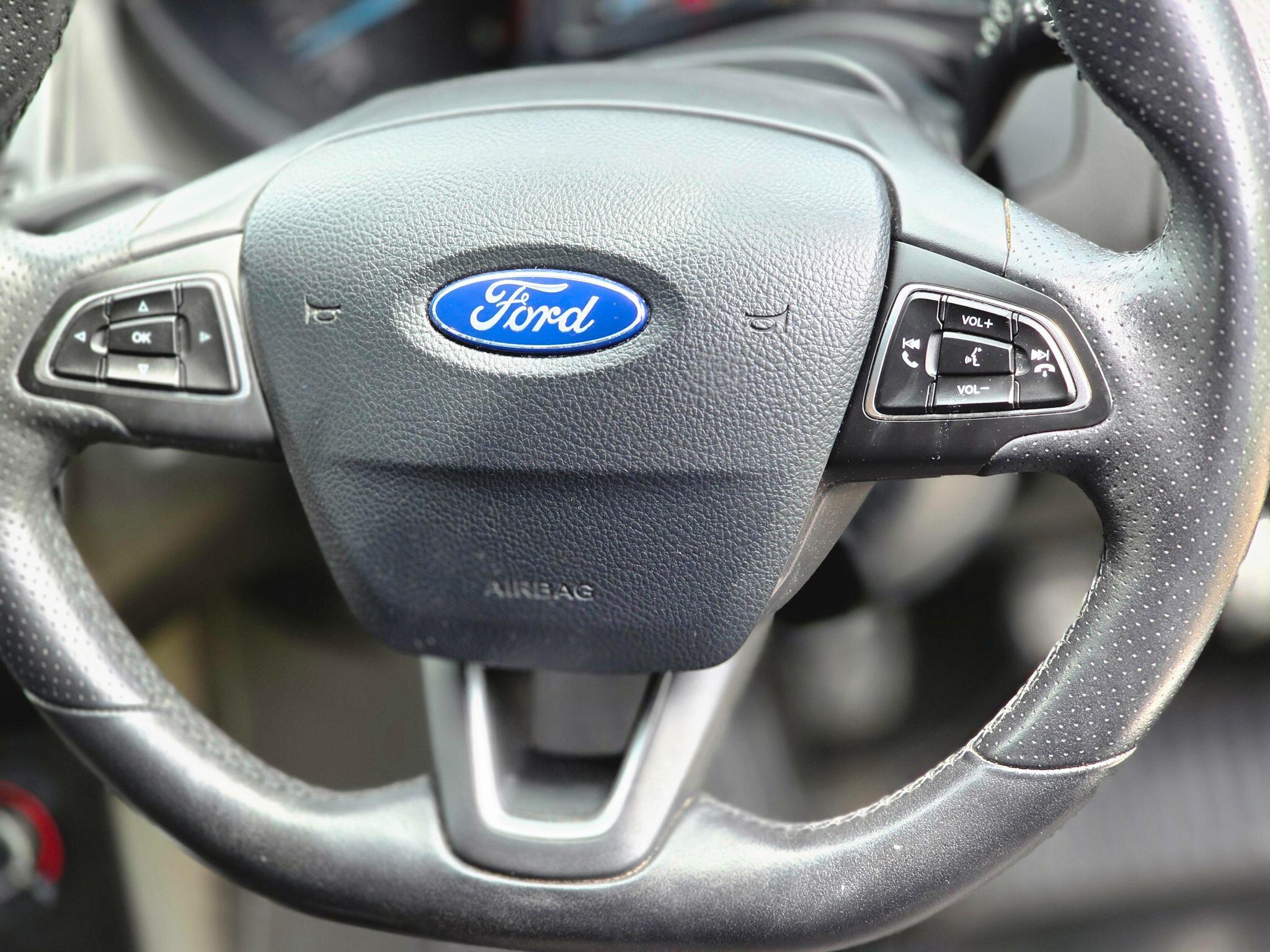 Ford Focus view 49