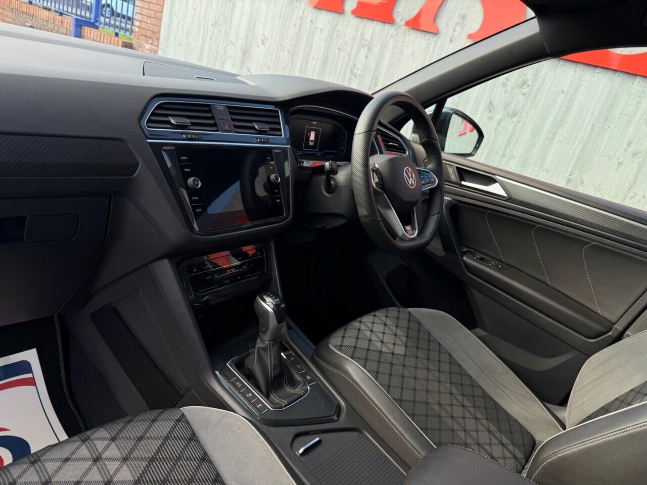 Volkswagen Tiguan view 23