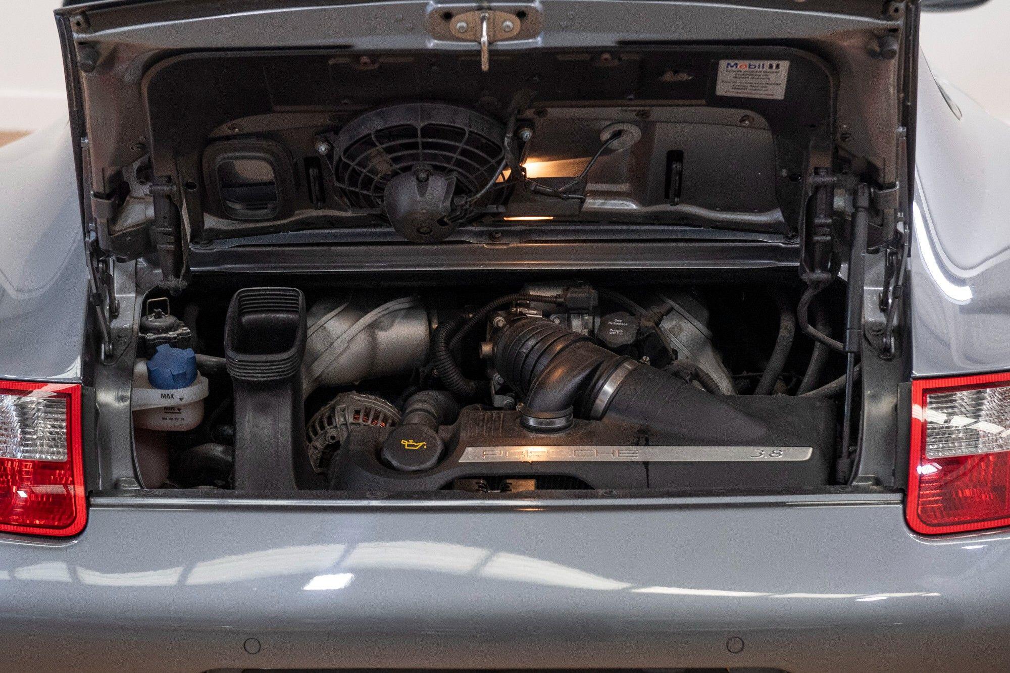 Porsche 911 view 31