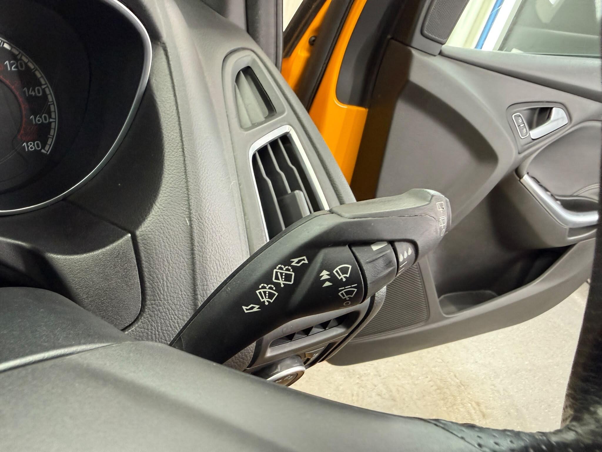 Ford Focus view 43