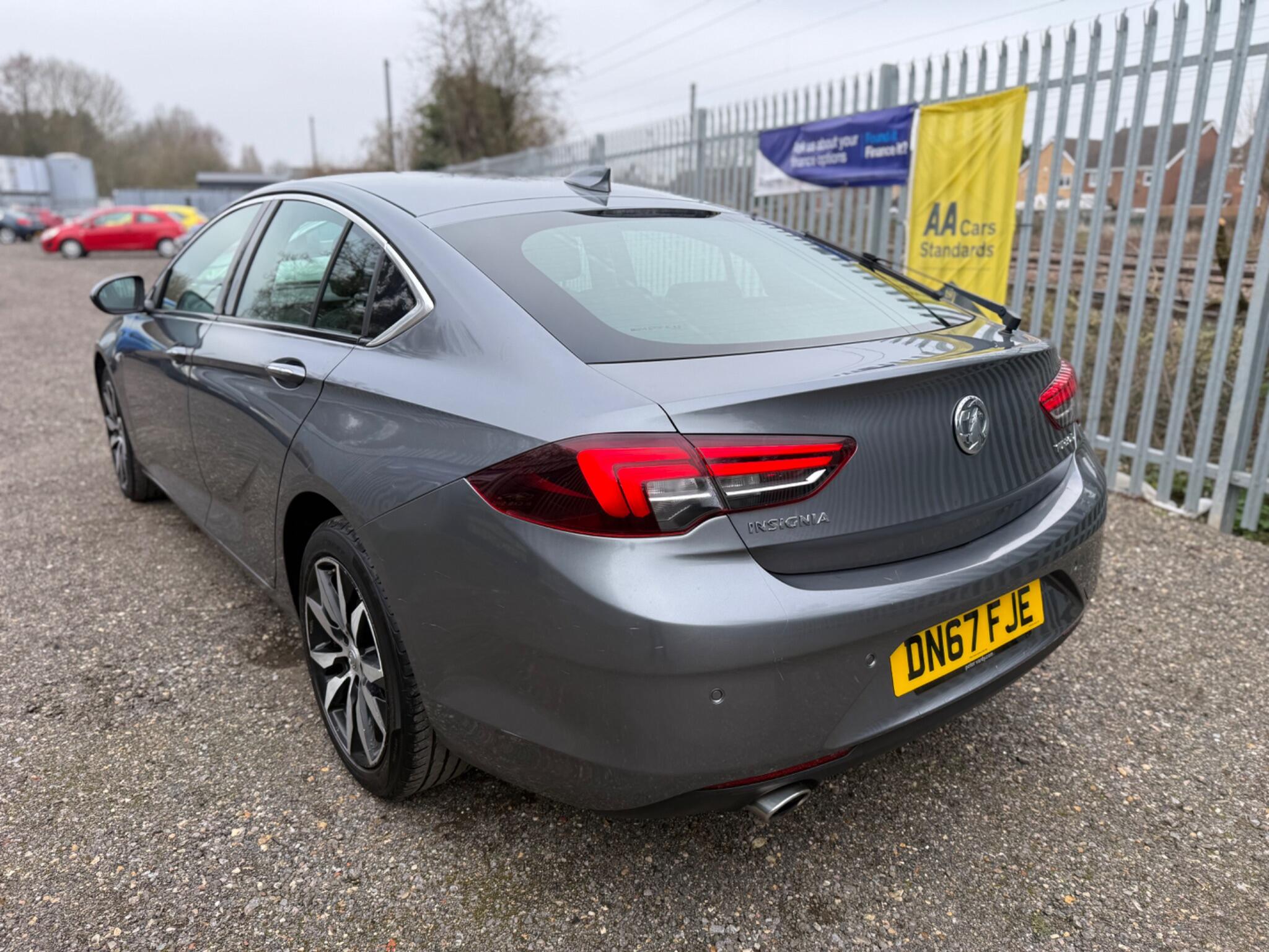 2017 Vauxhall Insignia image 7