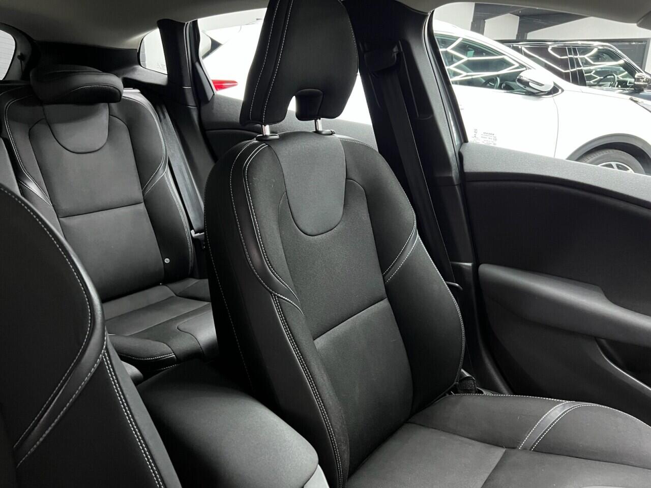 Volvo V40 view 36