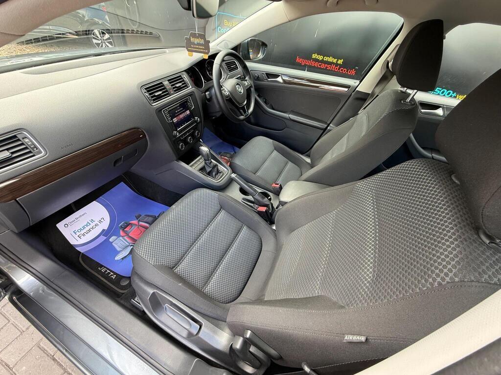 Volkswagen Jetta view 18