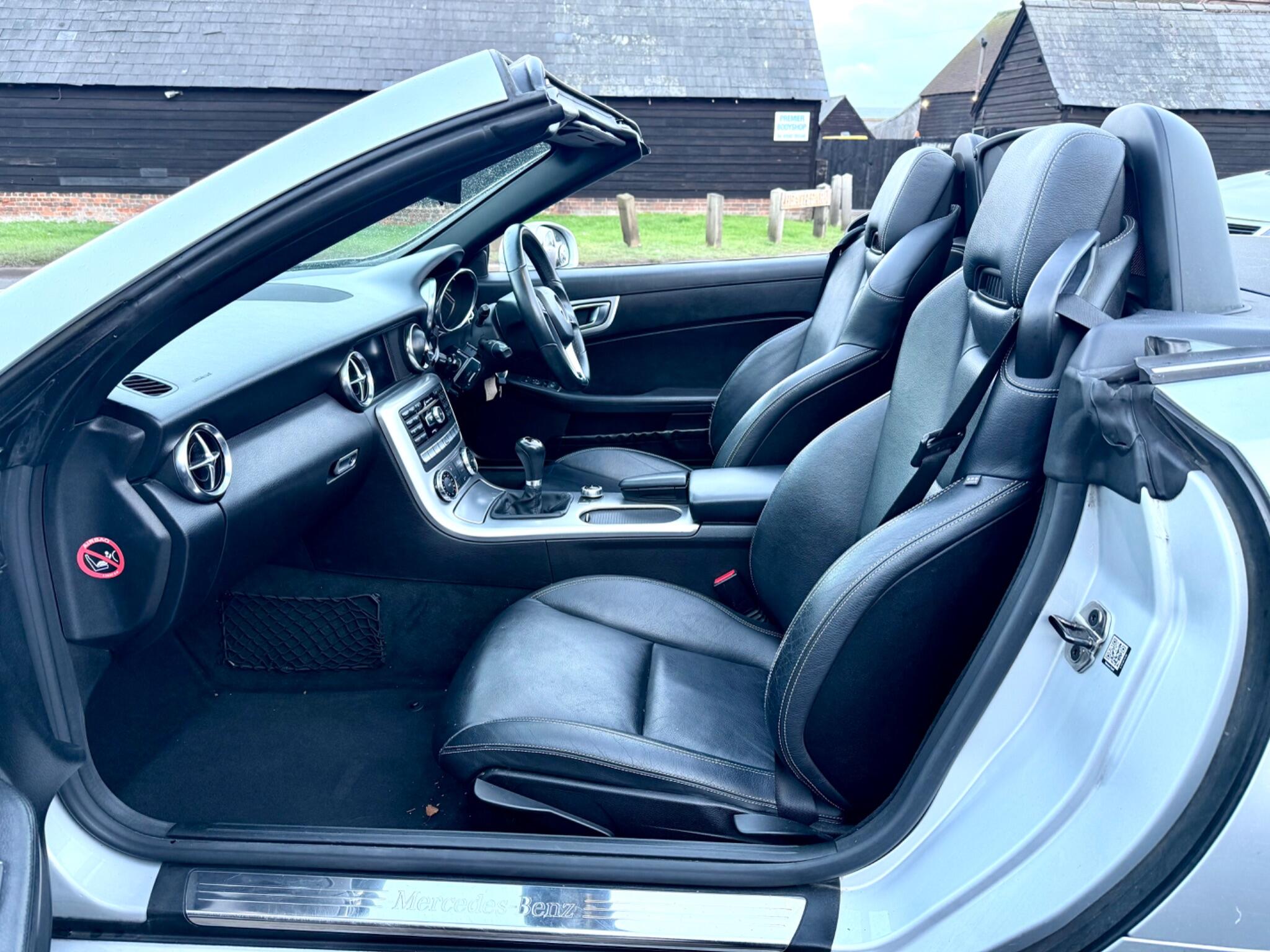 2011 Mercedes-Benz SLK image 23