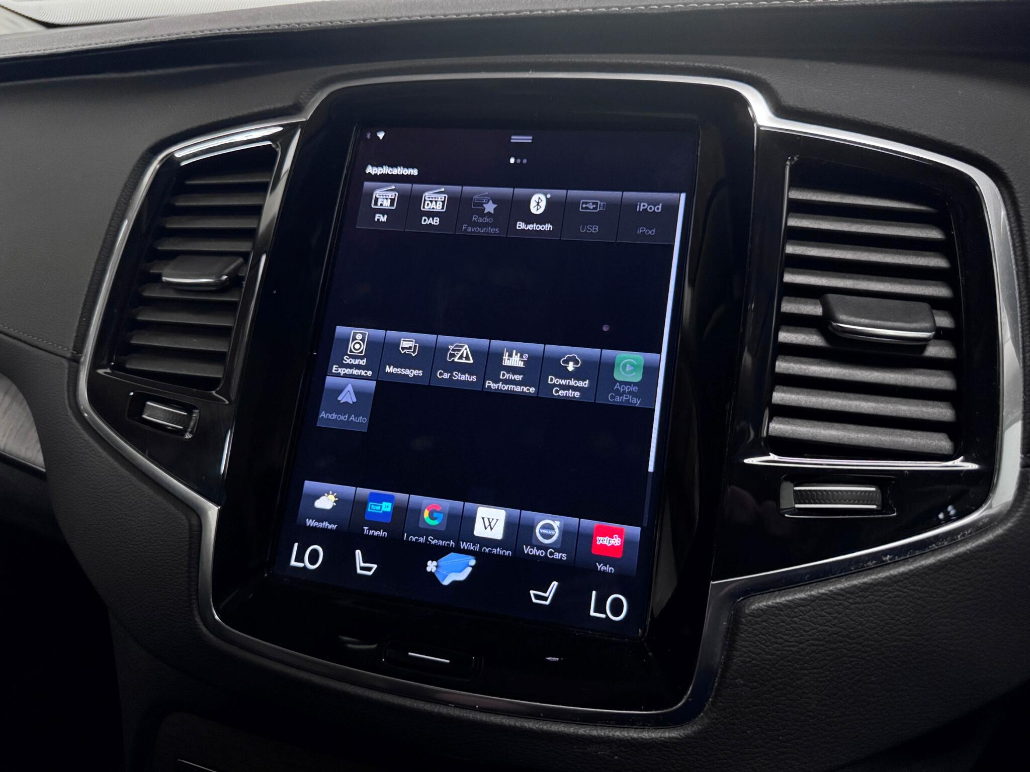Volvo XC90 view 12