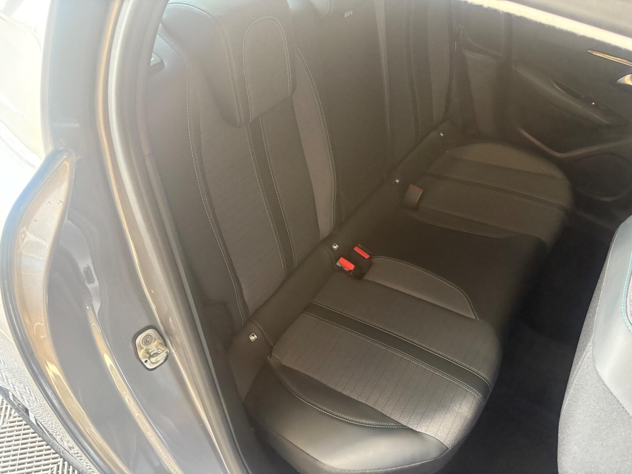 Peugeot 208 view 14